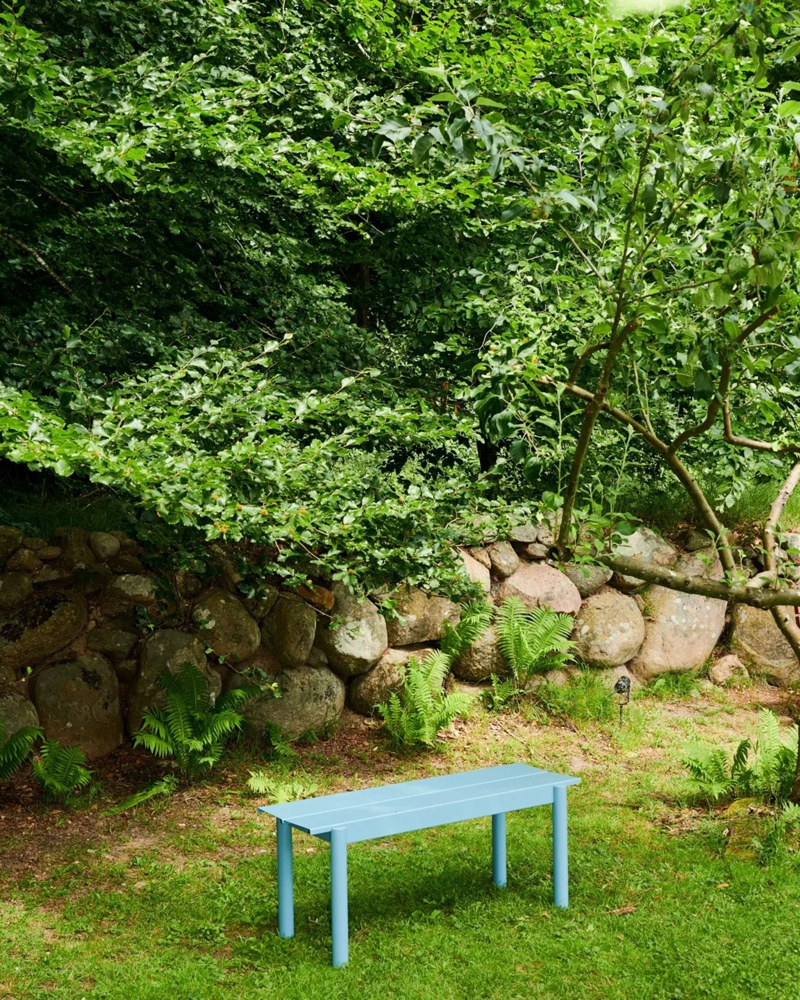 Linear steel bench Stahlbank 110cm, Pale blue Muuto