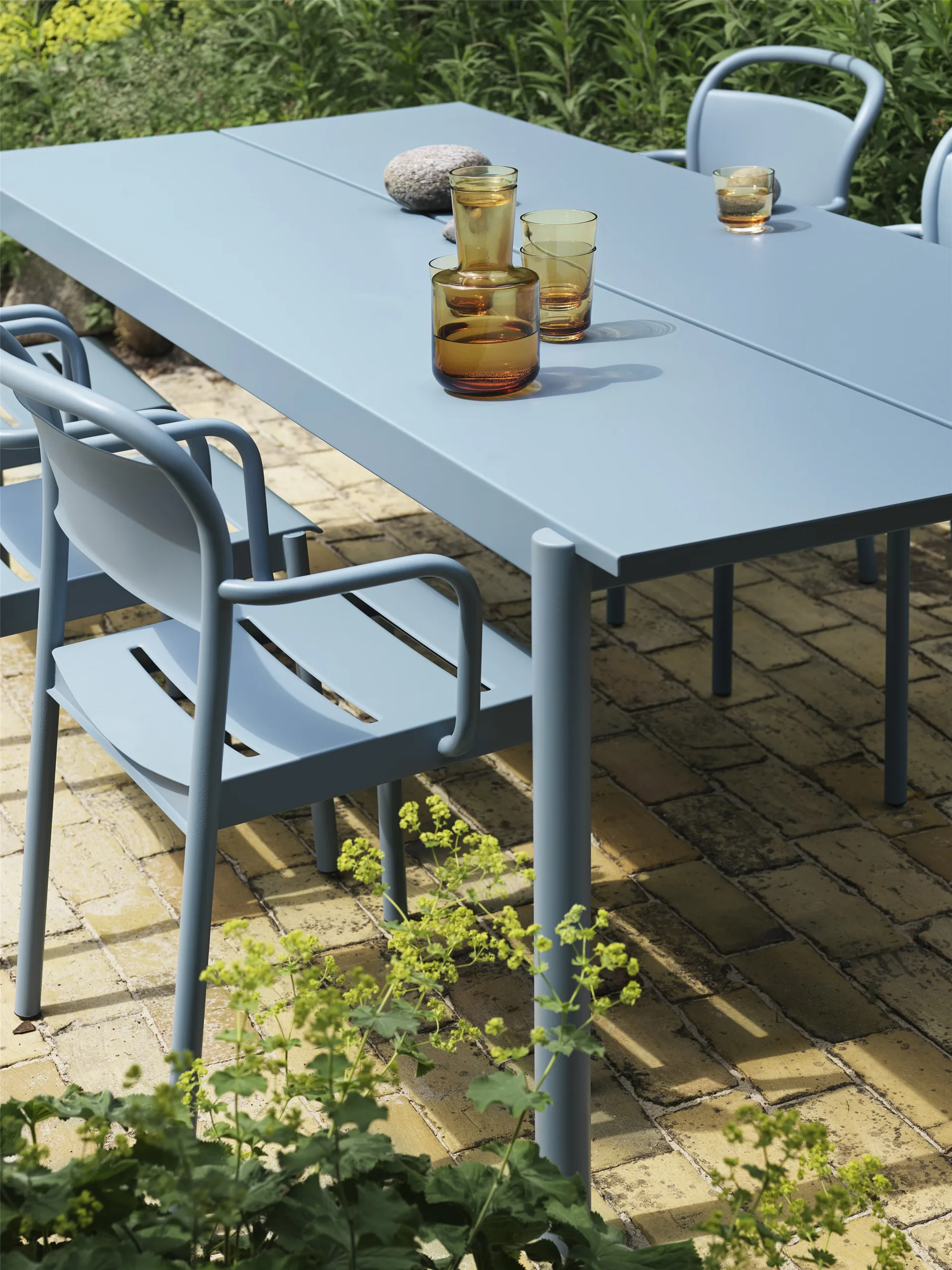 Linear steel table Stahltisch 75 x 200cm, Pale blue Muuto