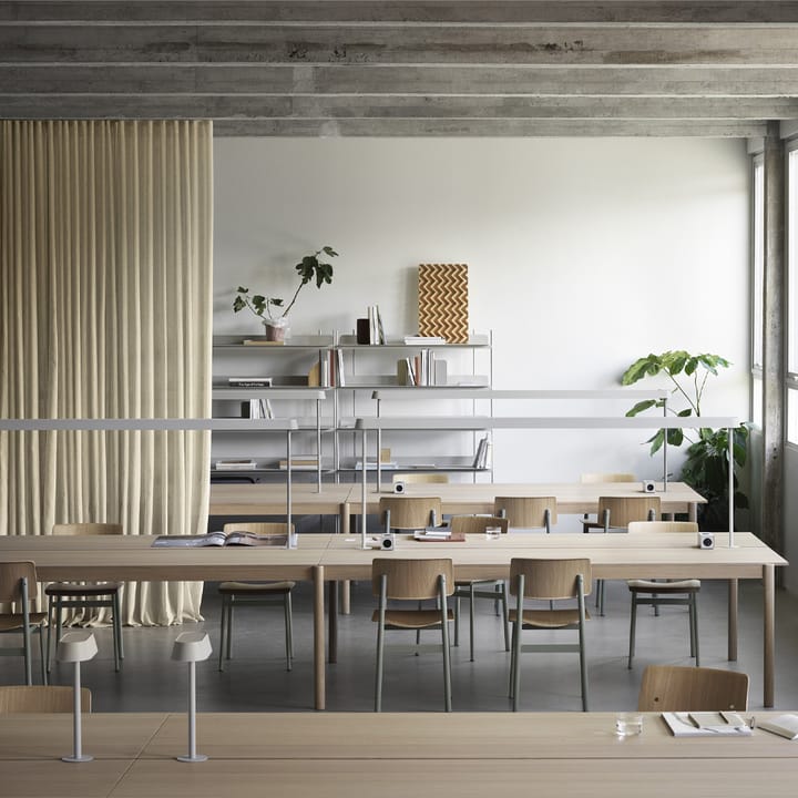 Linear System Tisch 142x240 cm, White laminate-White ABS-Oak Muuto