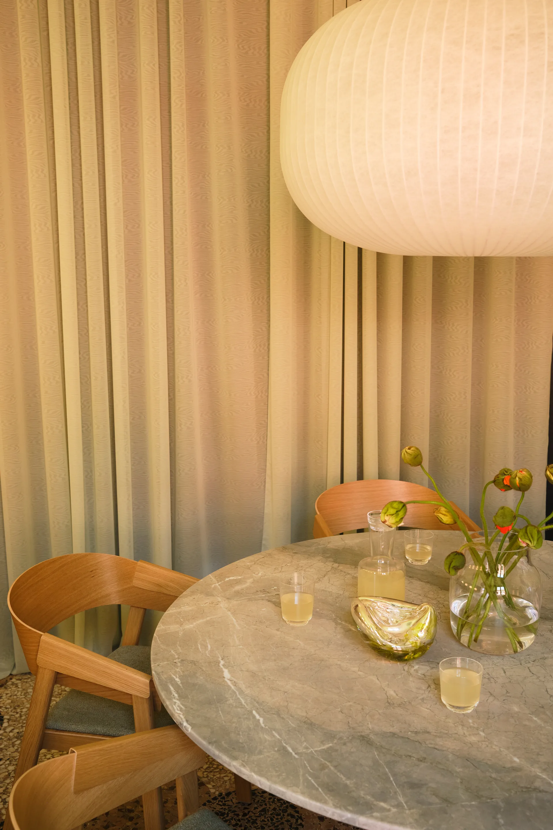 Midst Säulentisch, Grey marble-grey, Ø140 cm Muuto