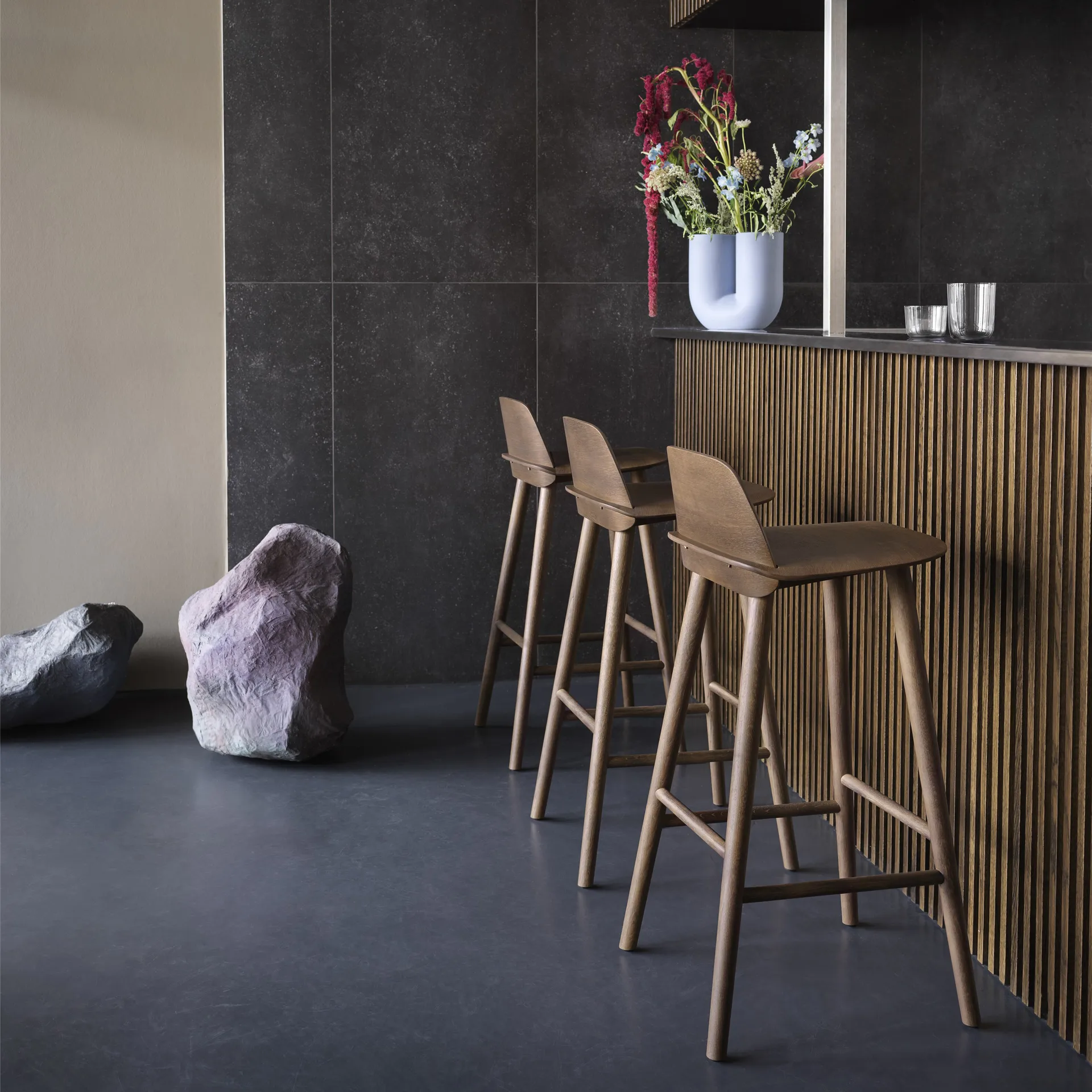 Nerd Barstuhl 65cm, Stained dark brown Muuto