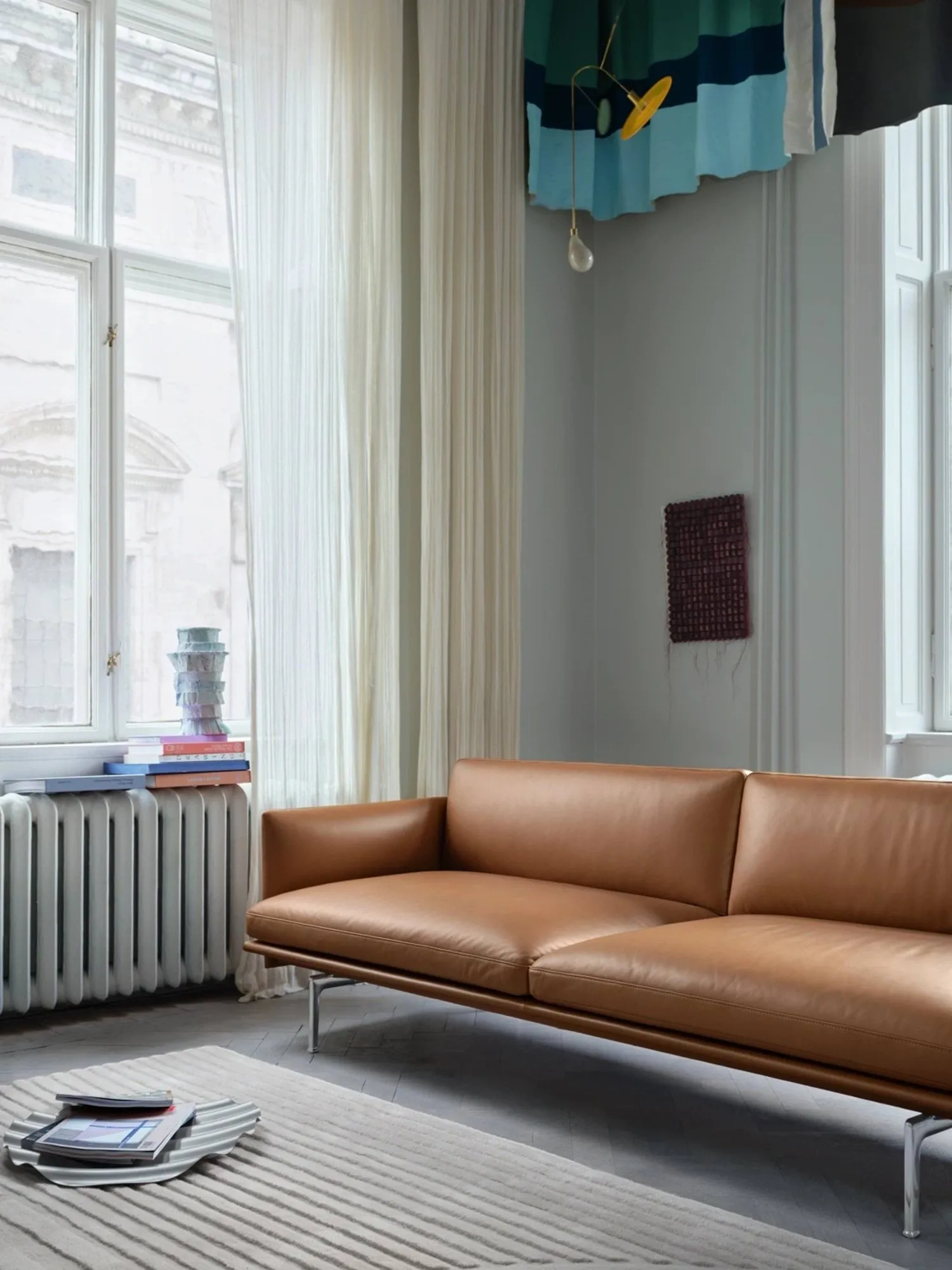 Outline Sofa 3-Sitzer Leder, Cognac-Schwarze Beine Muuto