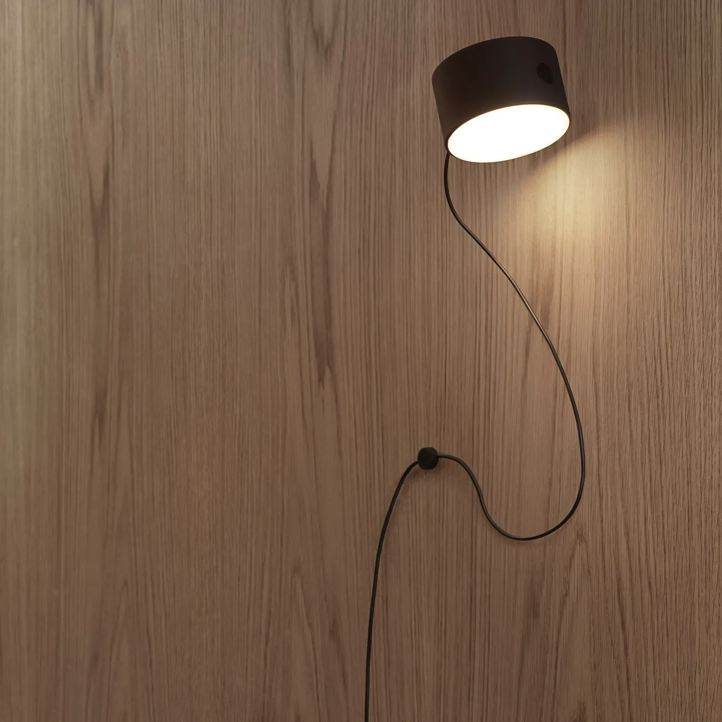 Post Kabelhalterung für Wandleuchte, Schwarz Muuto