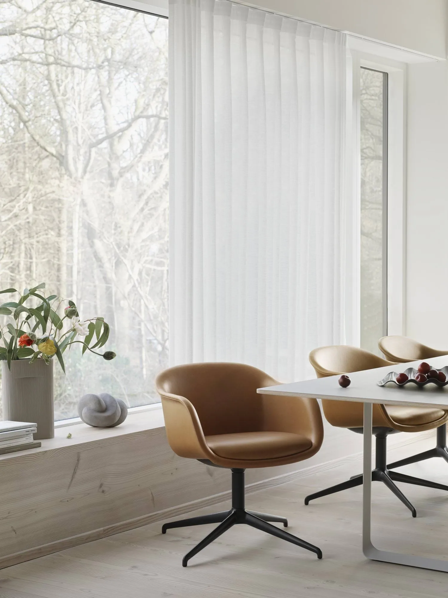 Ridge Vase Milchglas 35 cm, Hellorange Muuto