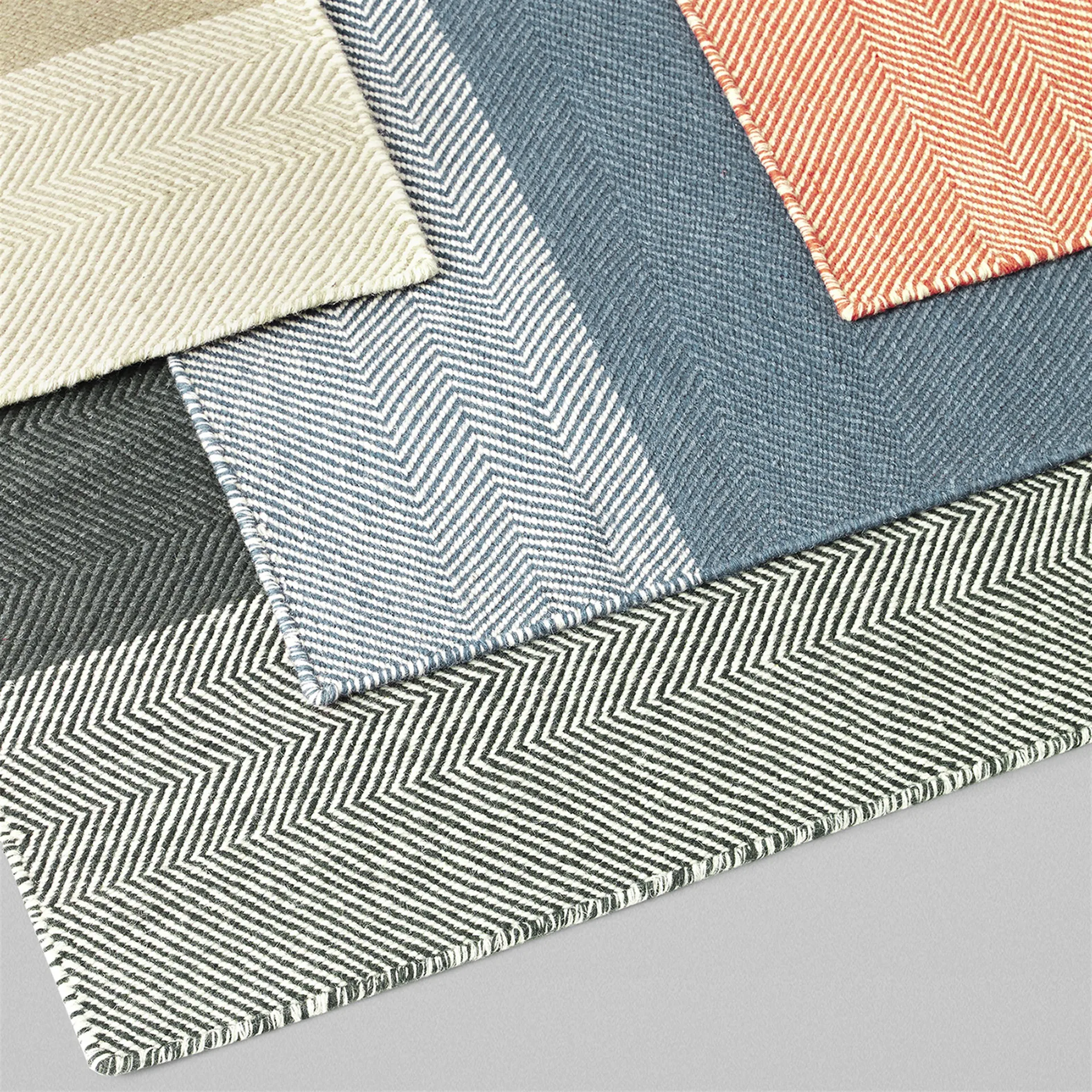 Varjo Teppich 200 x 300cm, Dunkelgrau Muuto