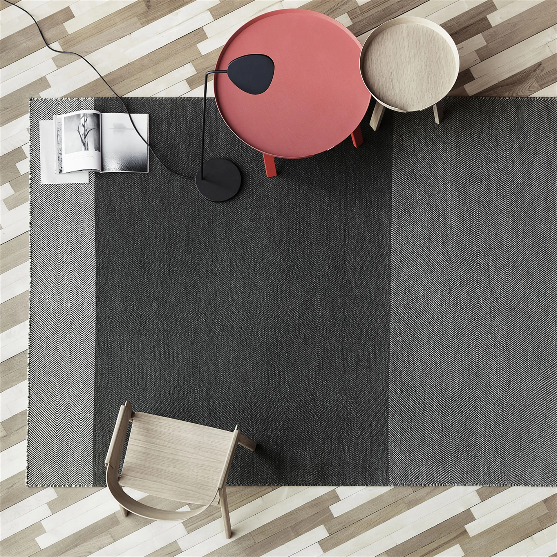 Varjo Teppich 200 x 300cm, Dunkelgrau Muuto