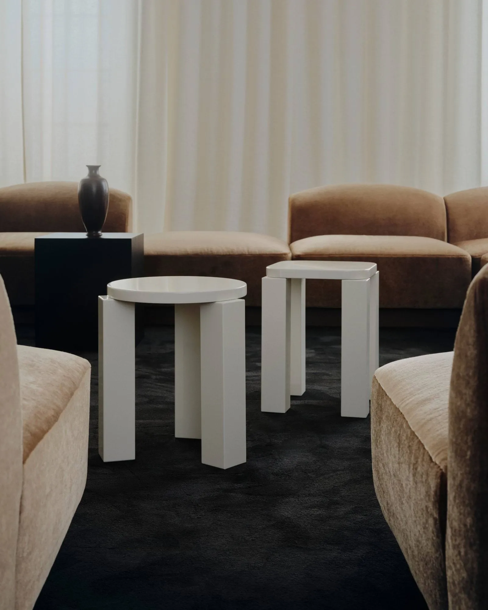 Atlas Hocker, Creme New Works