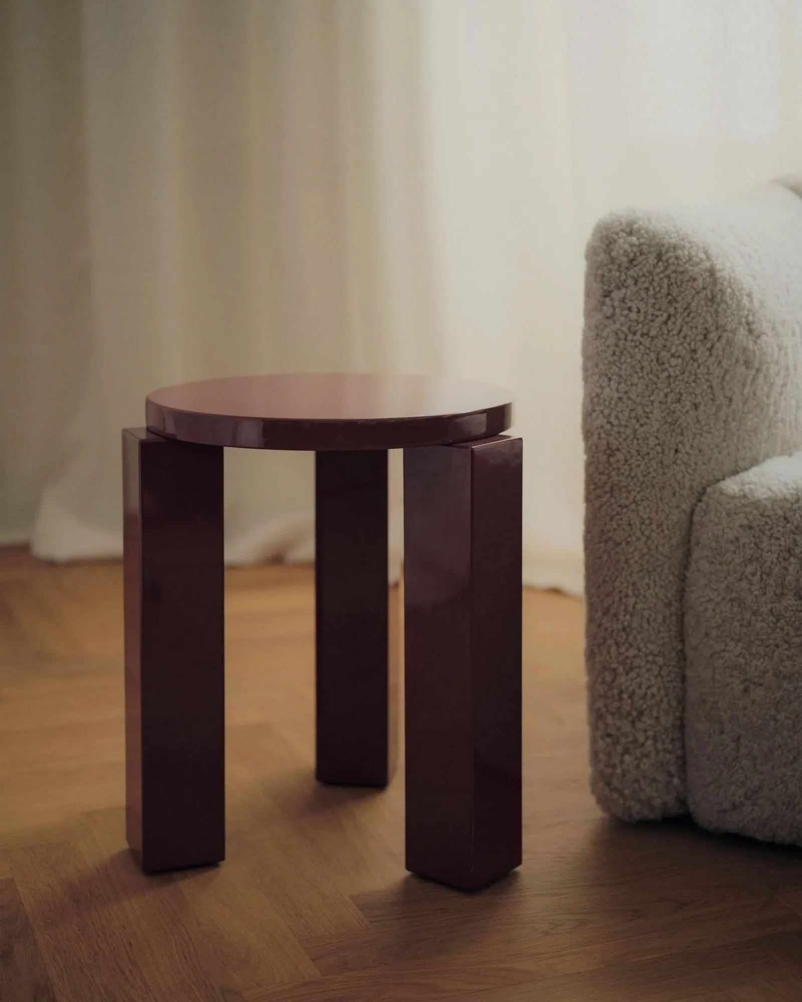 Atlas runder Hocker, Burgundy, Ø36x44 cm New Works