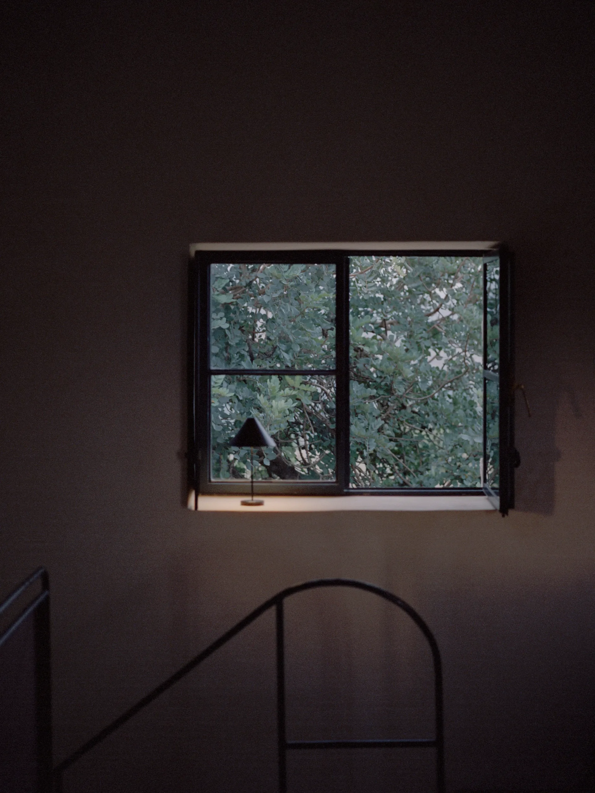 Brolly portable Tischleuchte, Steel black New Works