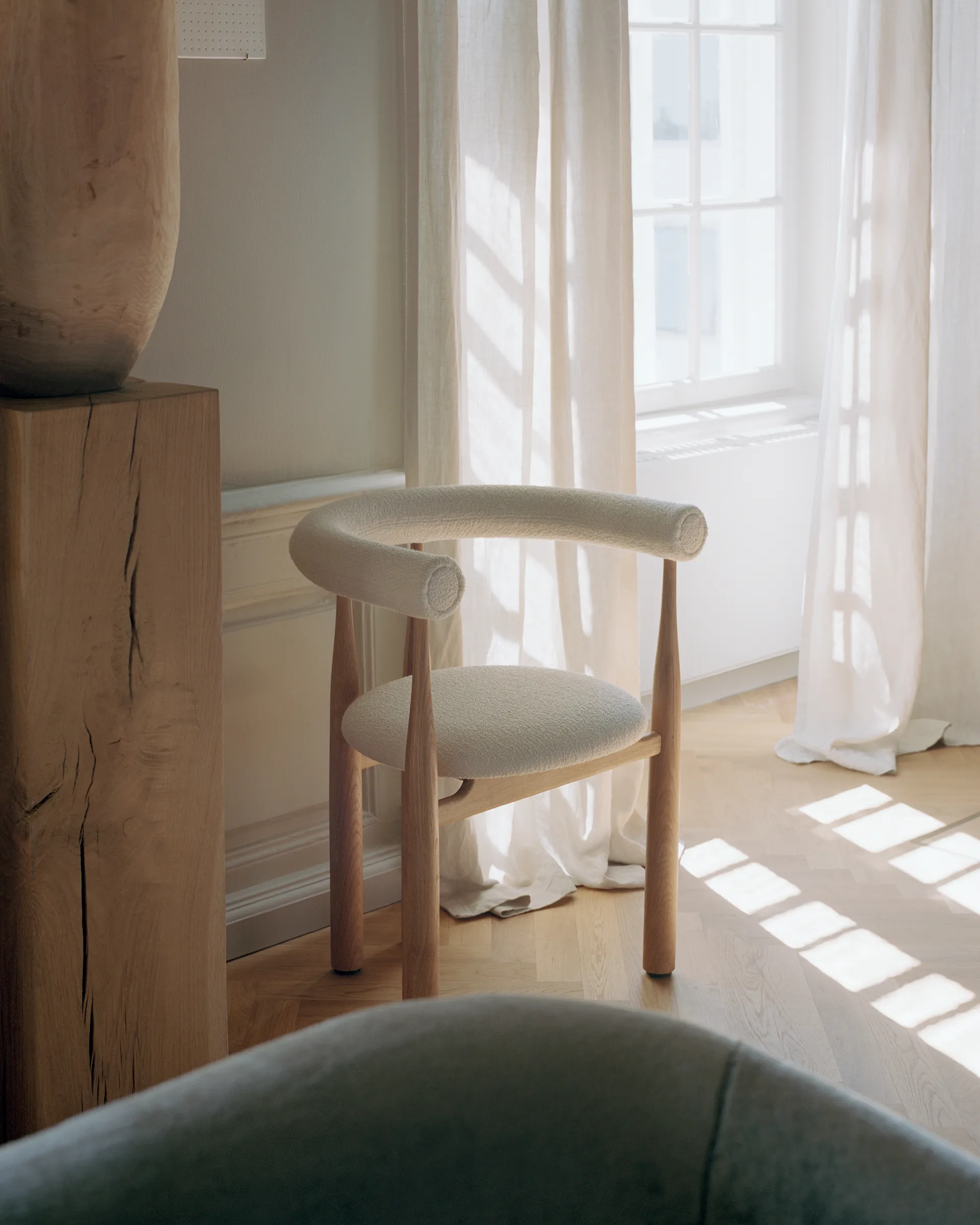 Bukowski Armlehnstuhl gepolstert, Oak, Barnum Lana New Works