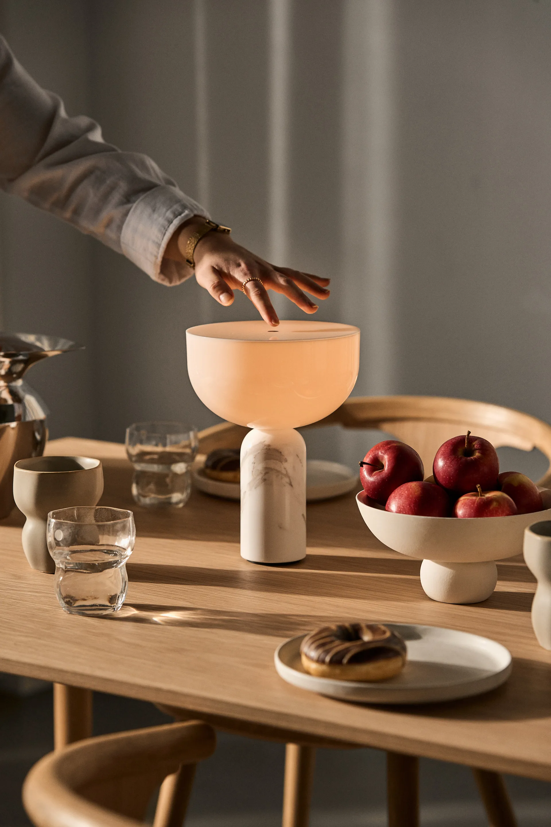 Kizu portable Tischleuchte, White marble New Works