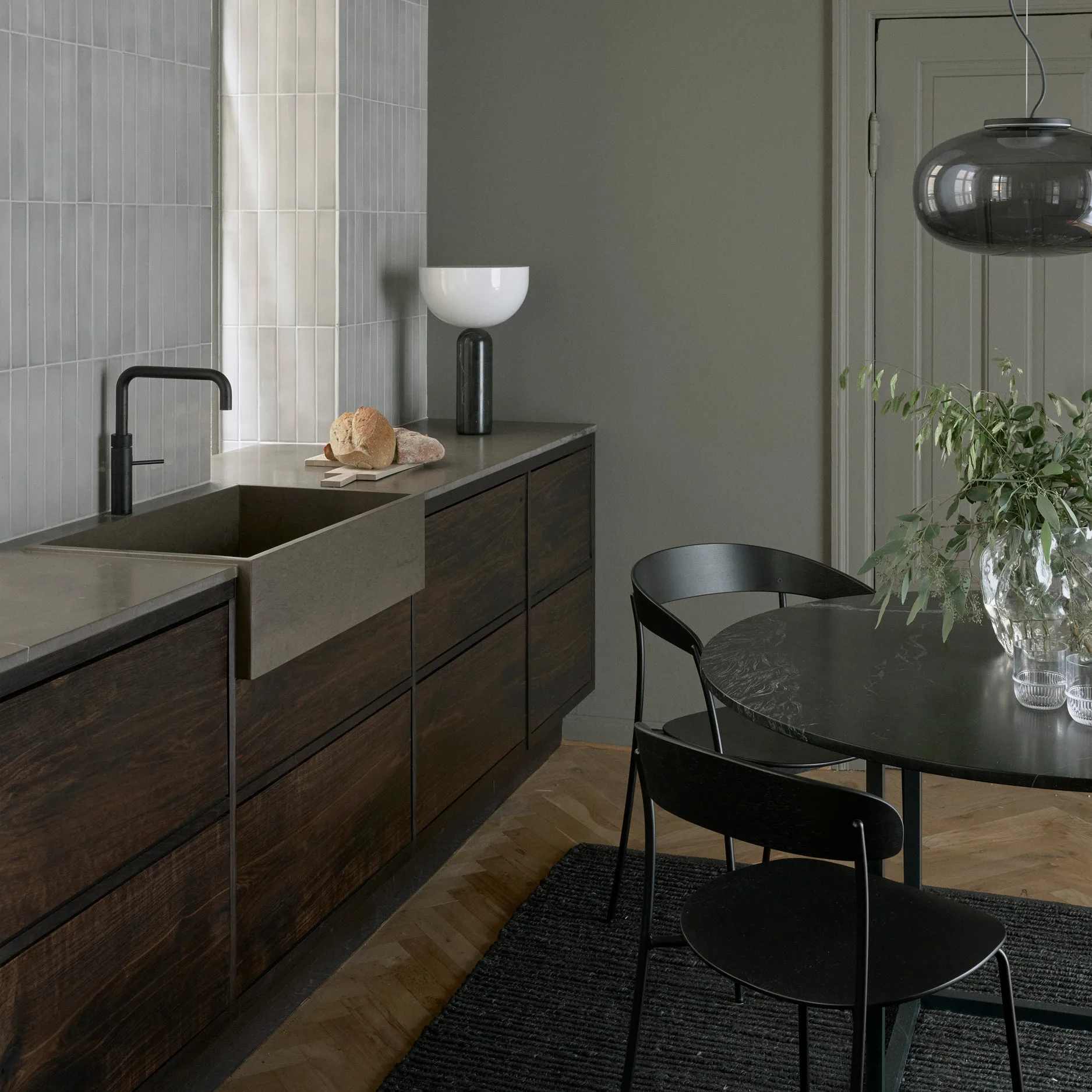 Kizu Tischleuchte large, Black marble New Works