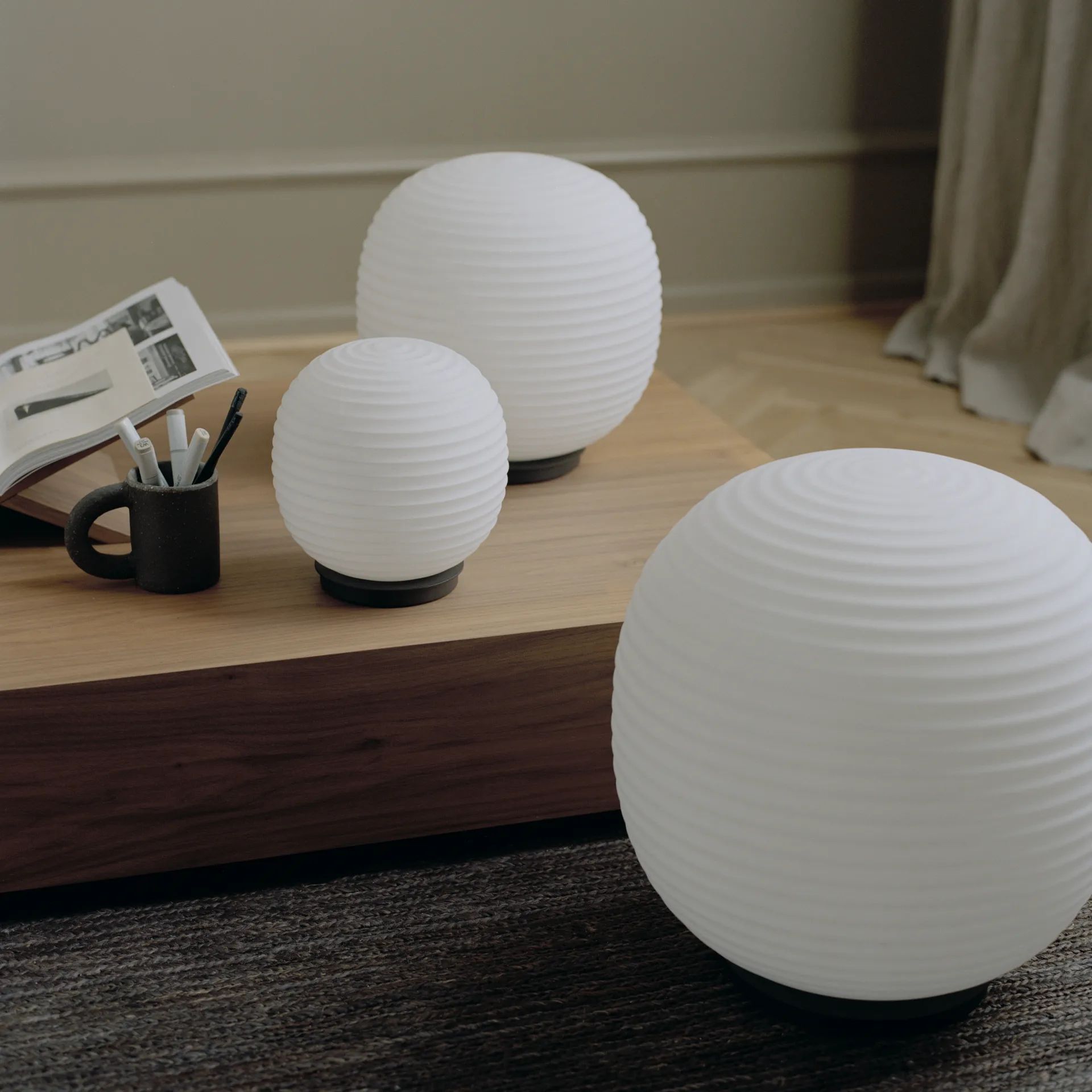 Lantern Globe Stehleuchte large, Edelstahl New Works