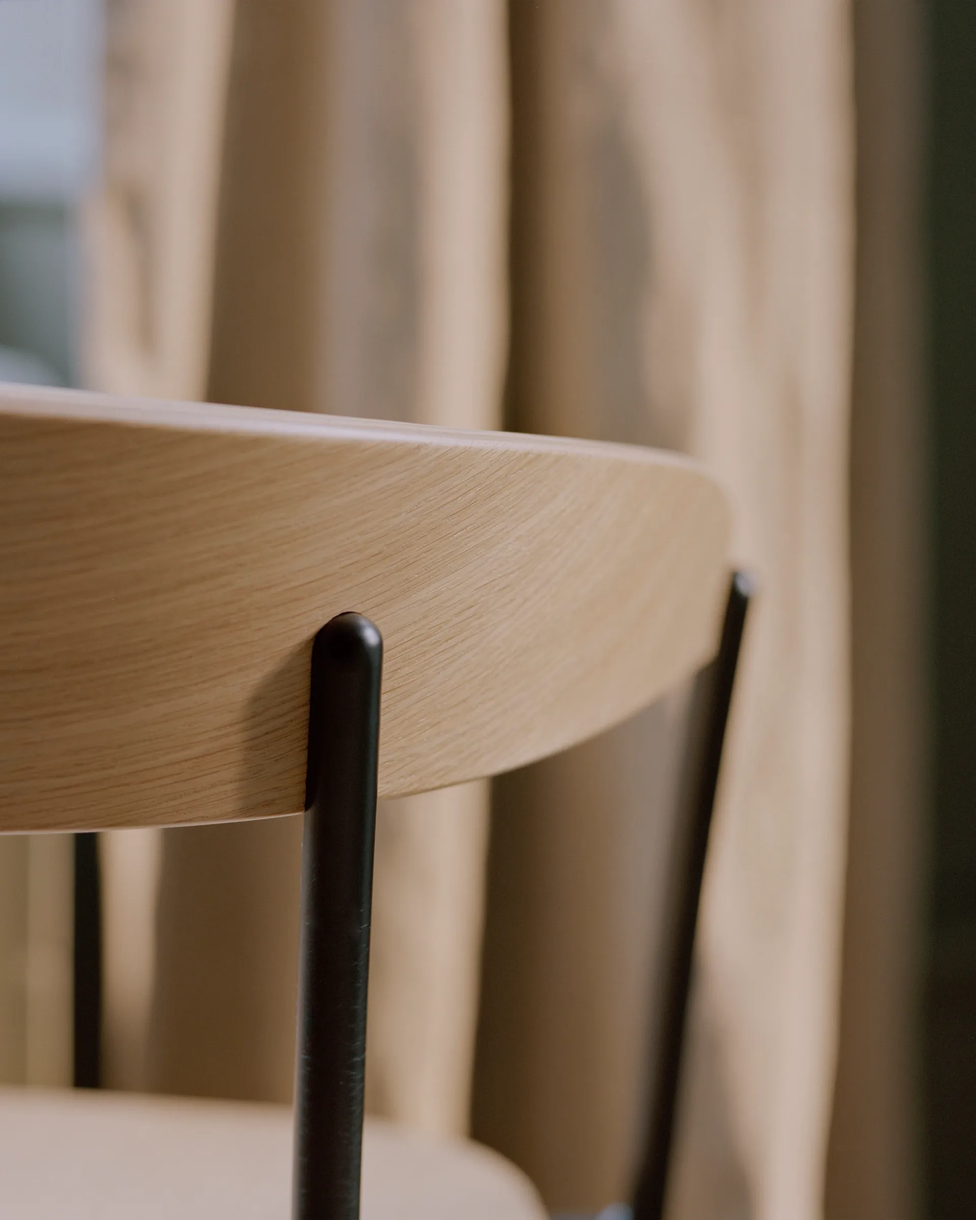 Missing Stuhl mit Armlehne, Eiche New Works