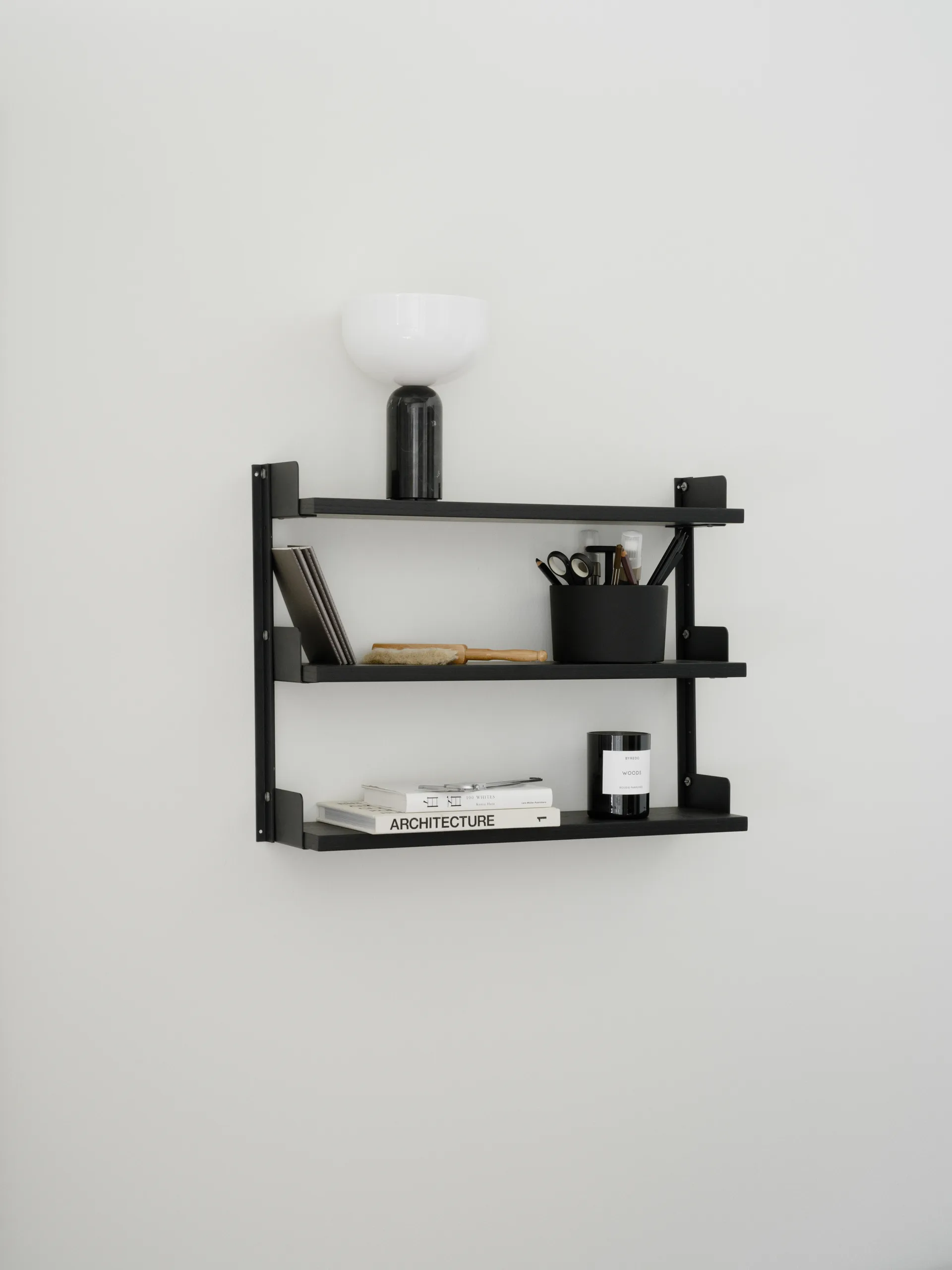 New Works Tea Shelf Wand-Regal 46 x 62,5 cm, Schwarze Esche New Works