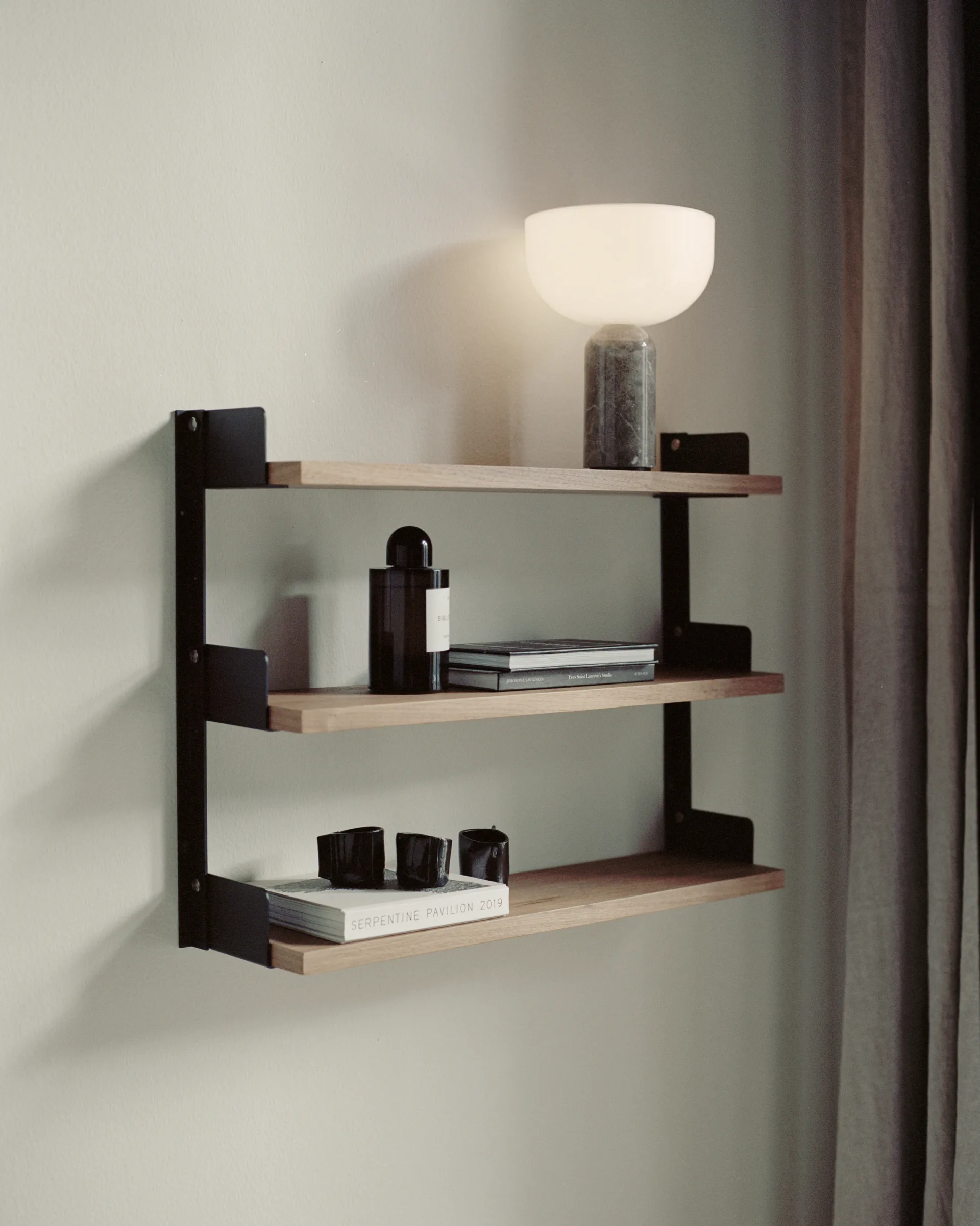 New Works Tea Shelf Wand-Regal 46 x 62,5 cm, Walnuss New Works