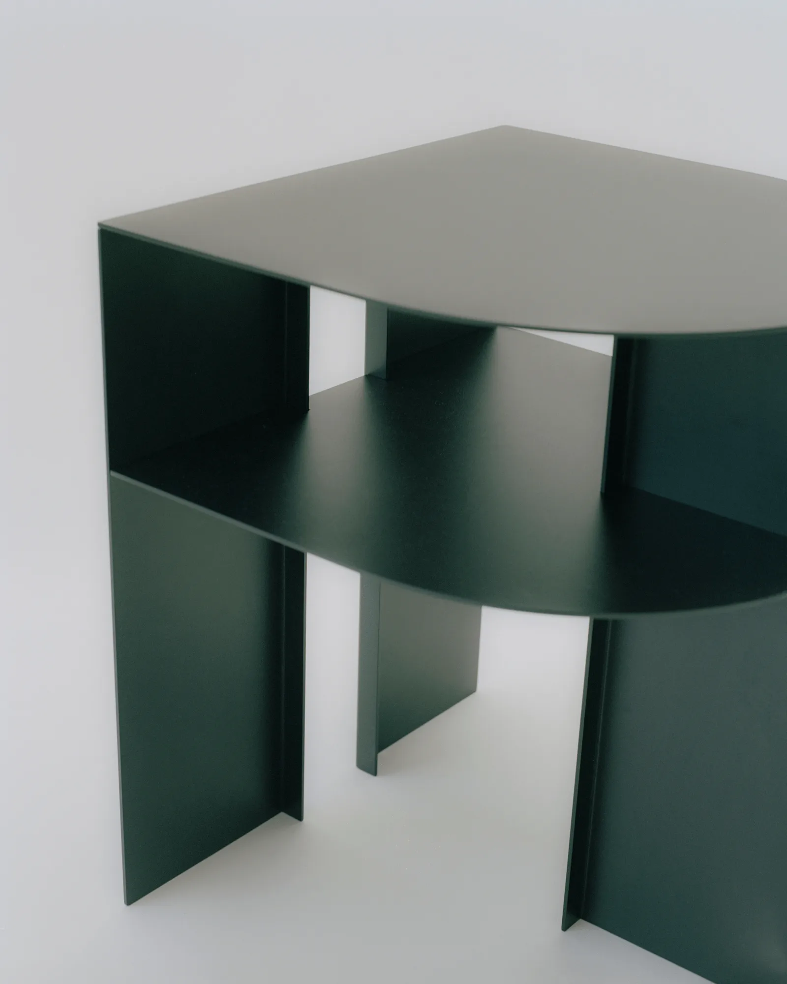 Rand Beistelltisch, Black New Works