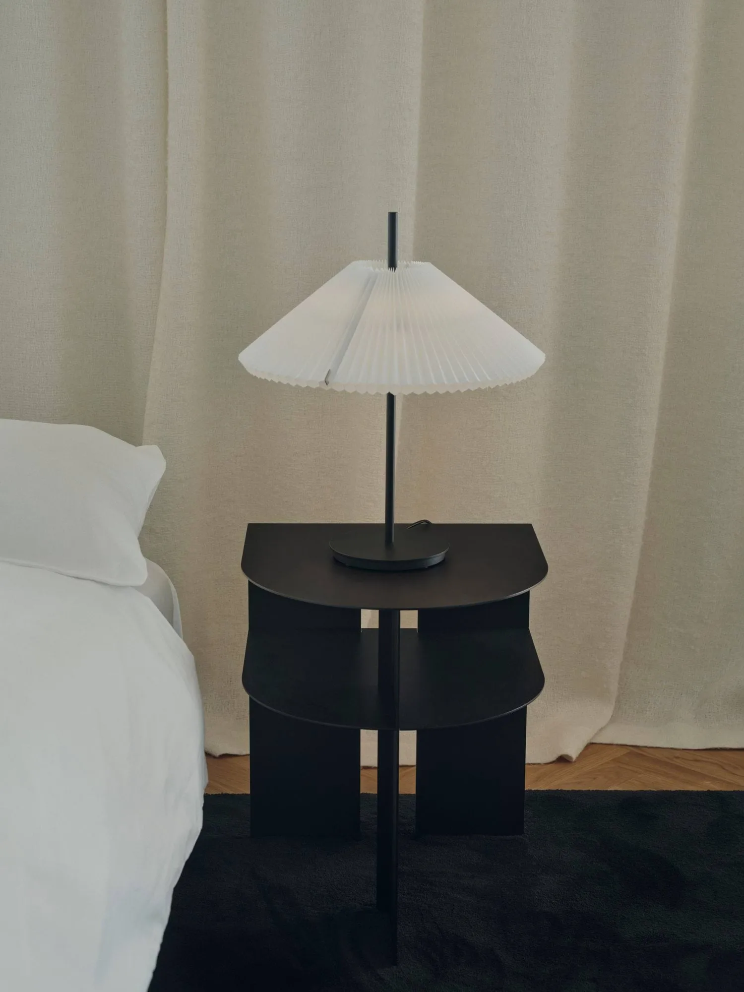 Rand Beistelltisch, Black New Works