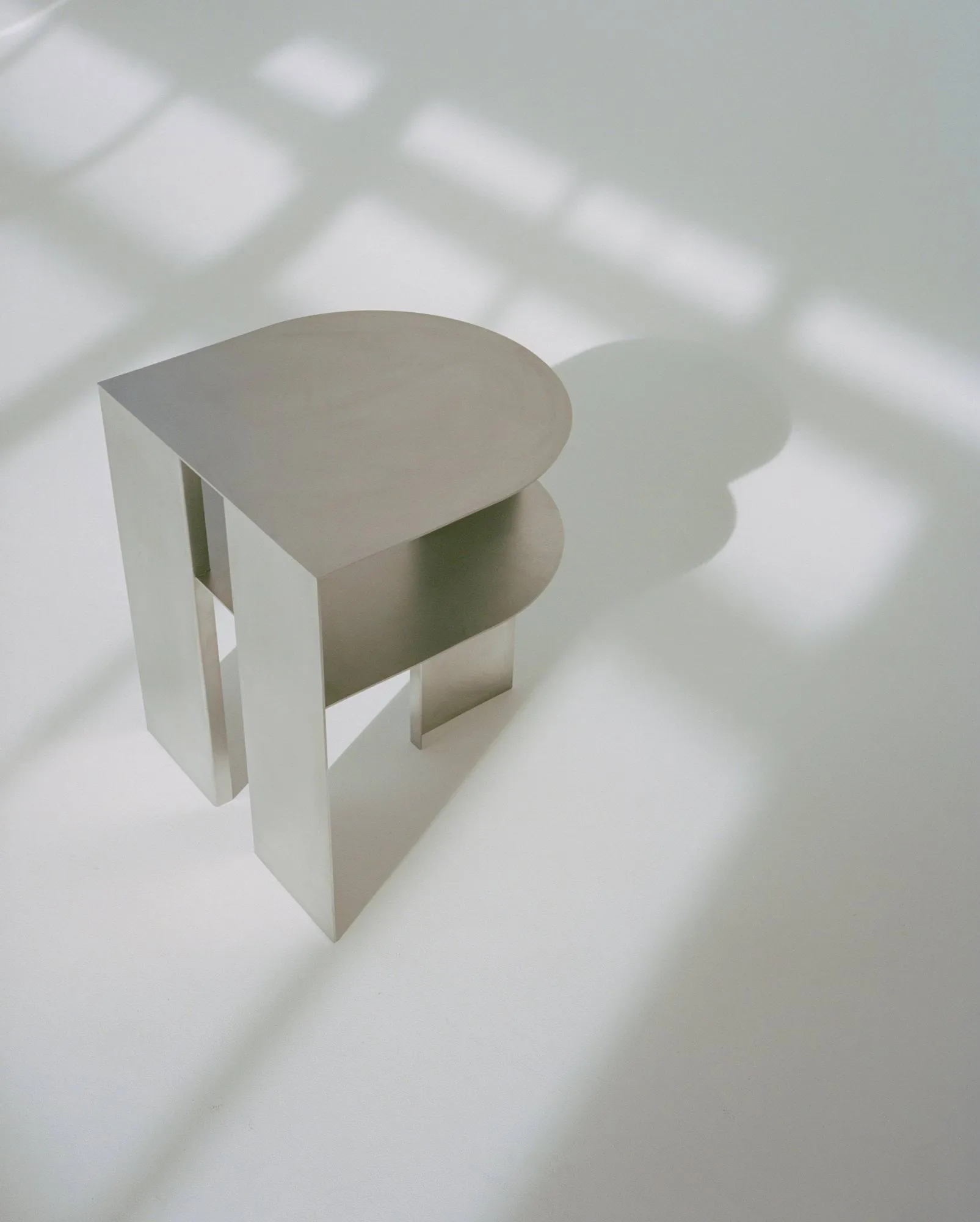 Rand Beistelltisch, Stainless Steel New Works