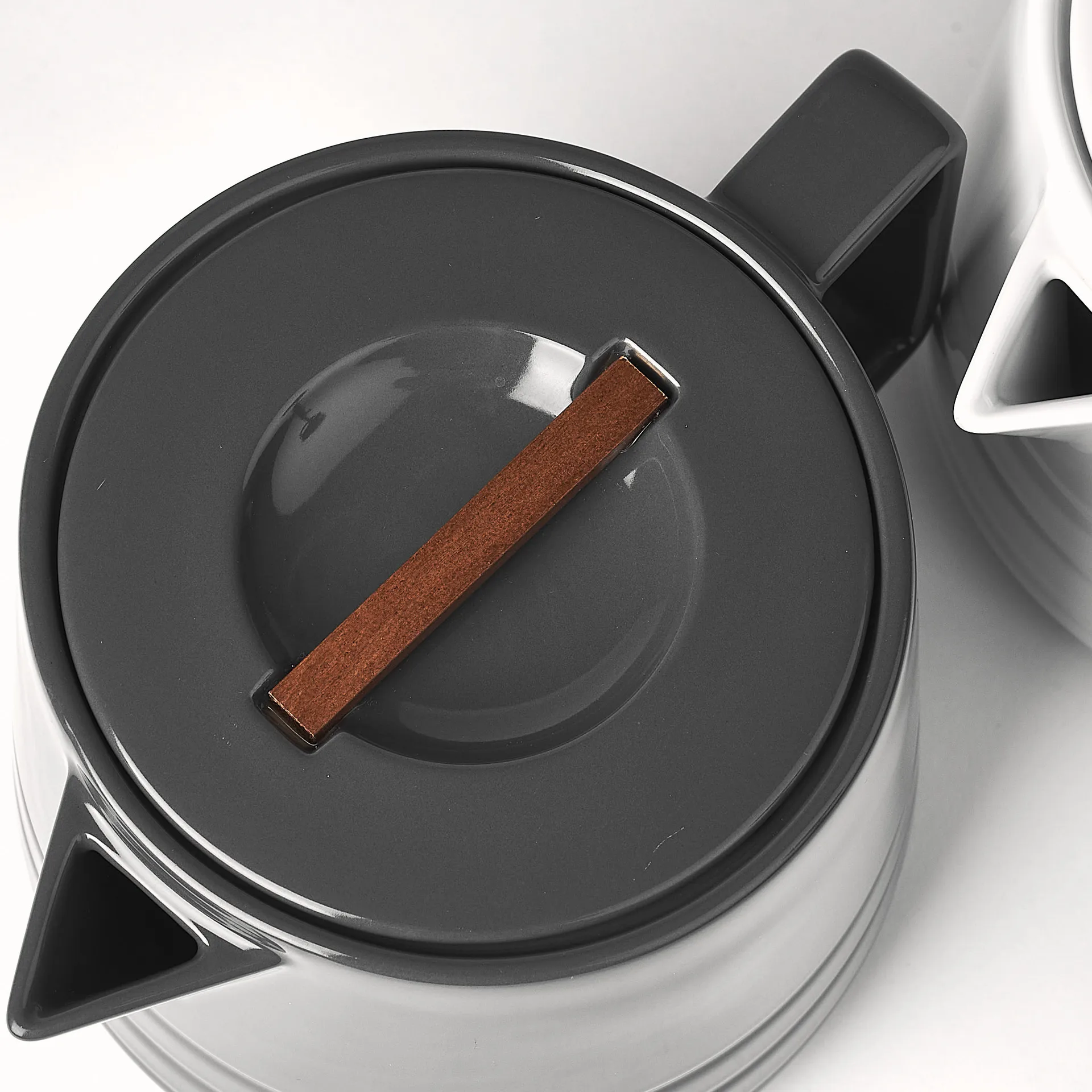 Lines Teekanne 1,5 Liter, Dunkelgrau NJRD