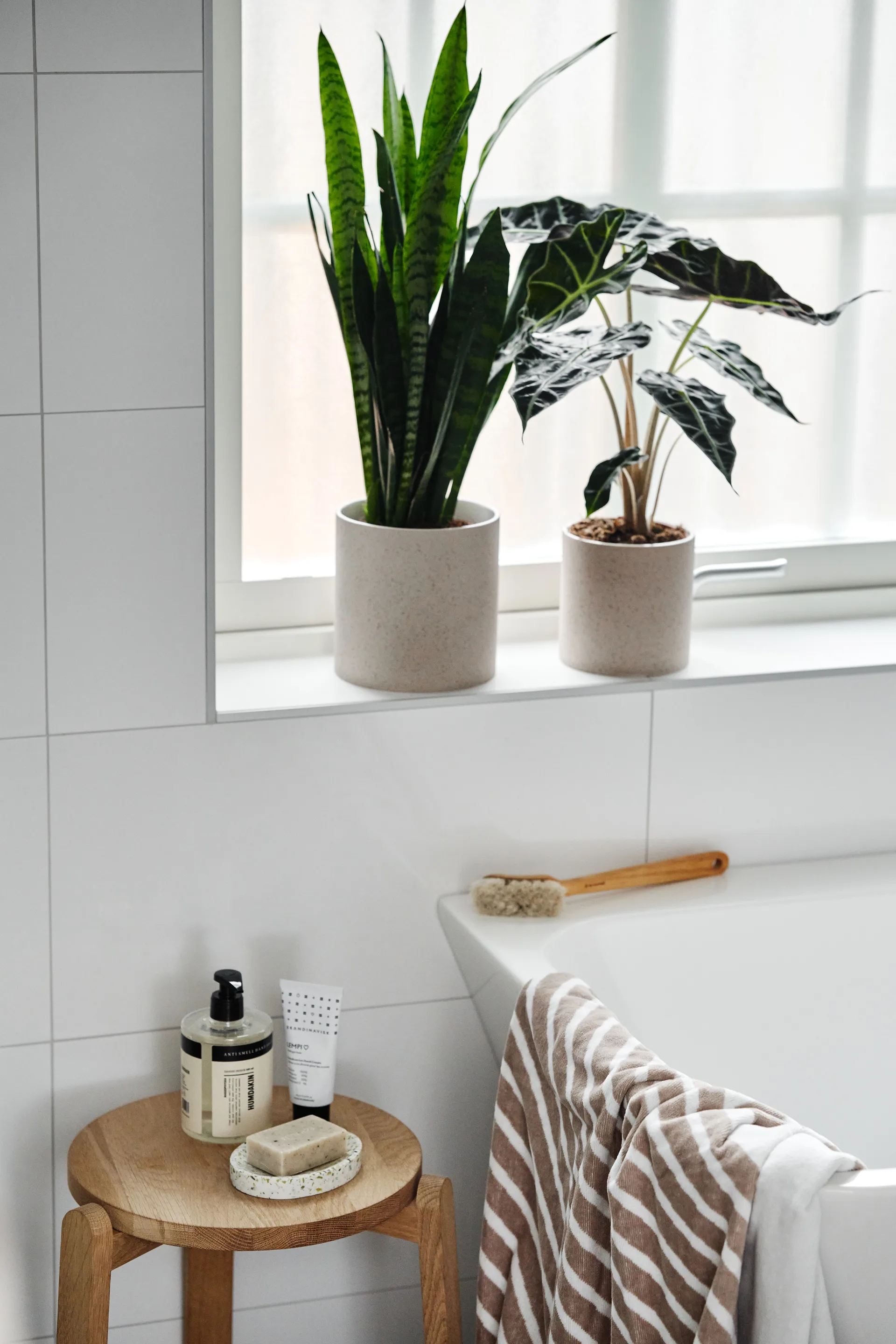 Stripes Badehandtuch 100 x 150 cm, Beige NJRD