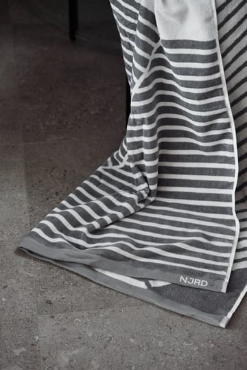 Stripes Badehandtuch 100 x 150 cm - Grau - NJRD