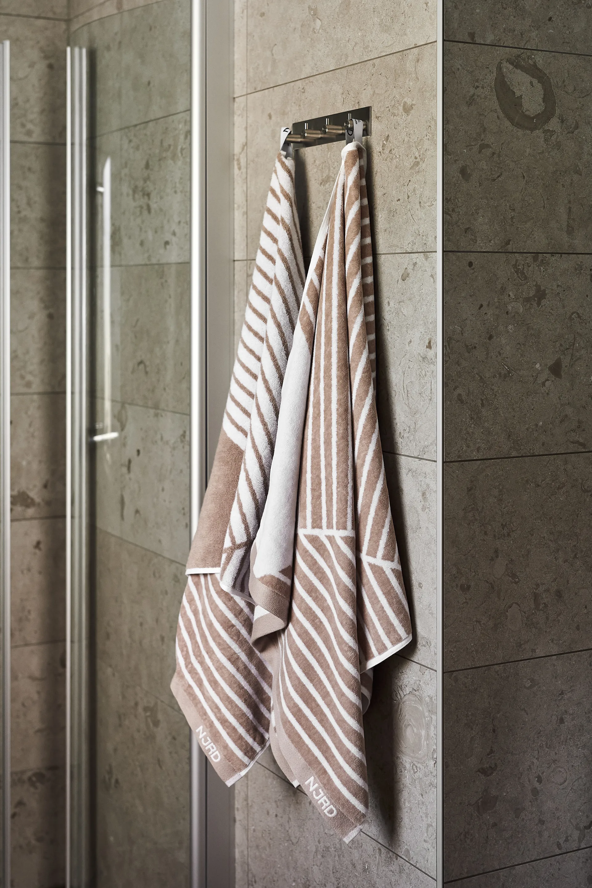 Stripes Badehandtuch 70x140 cm, Beige NJRD