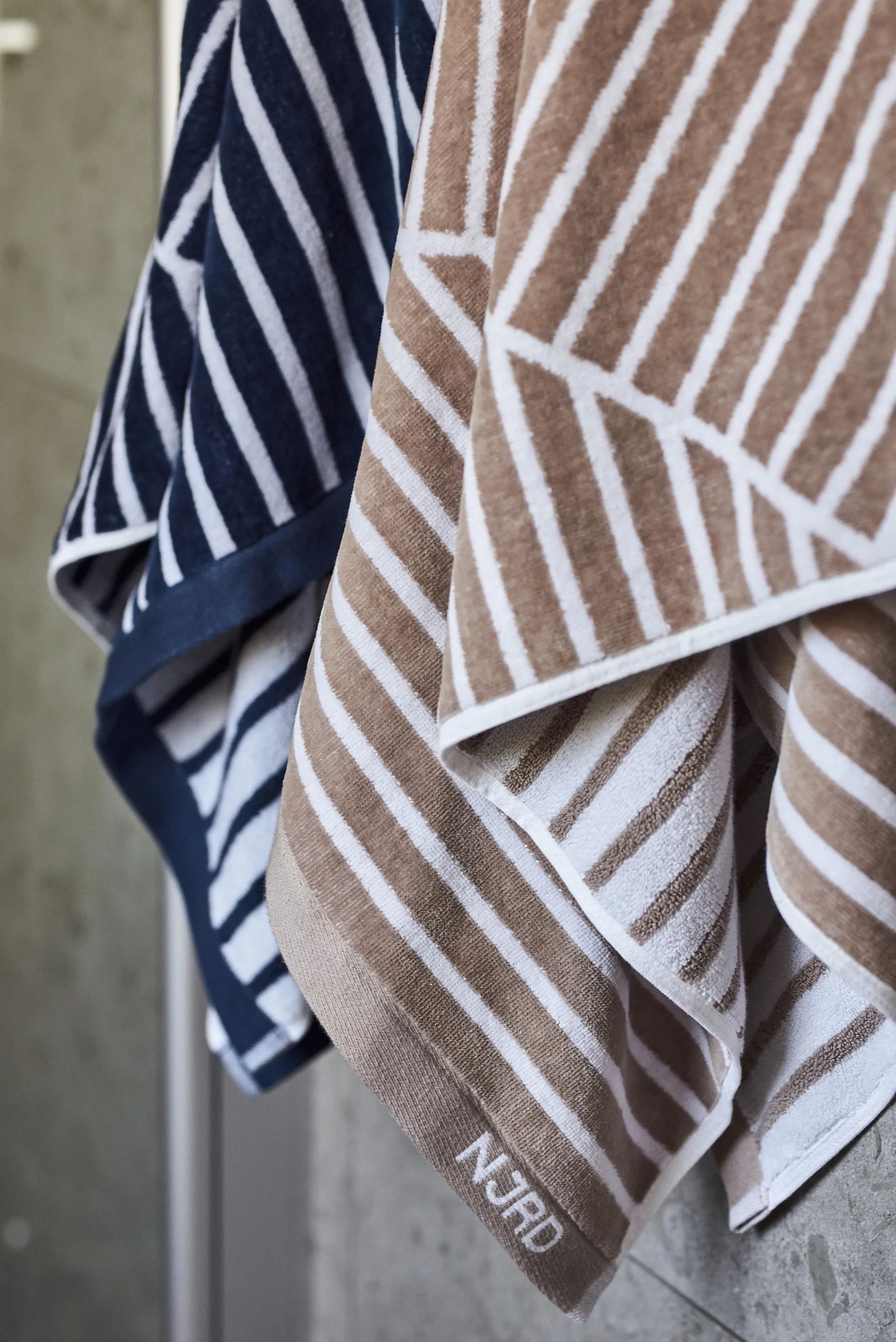 Stripes Badehandtuch 70x140 cm, Beige NJRD
