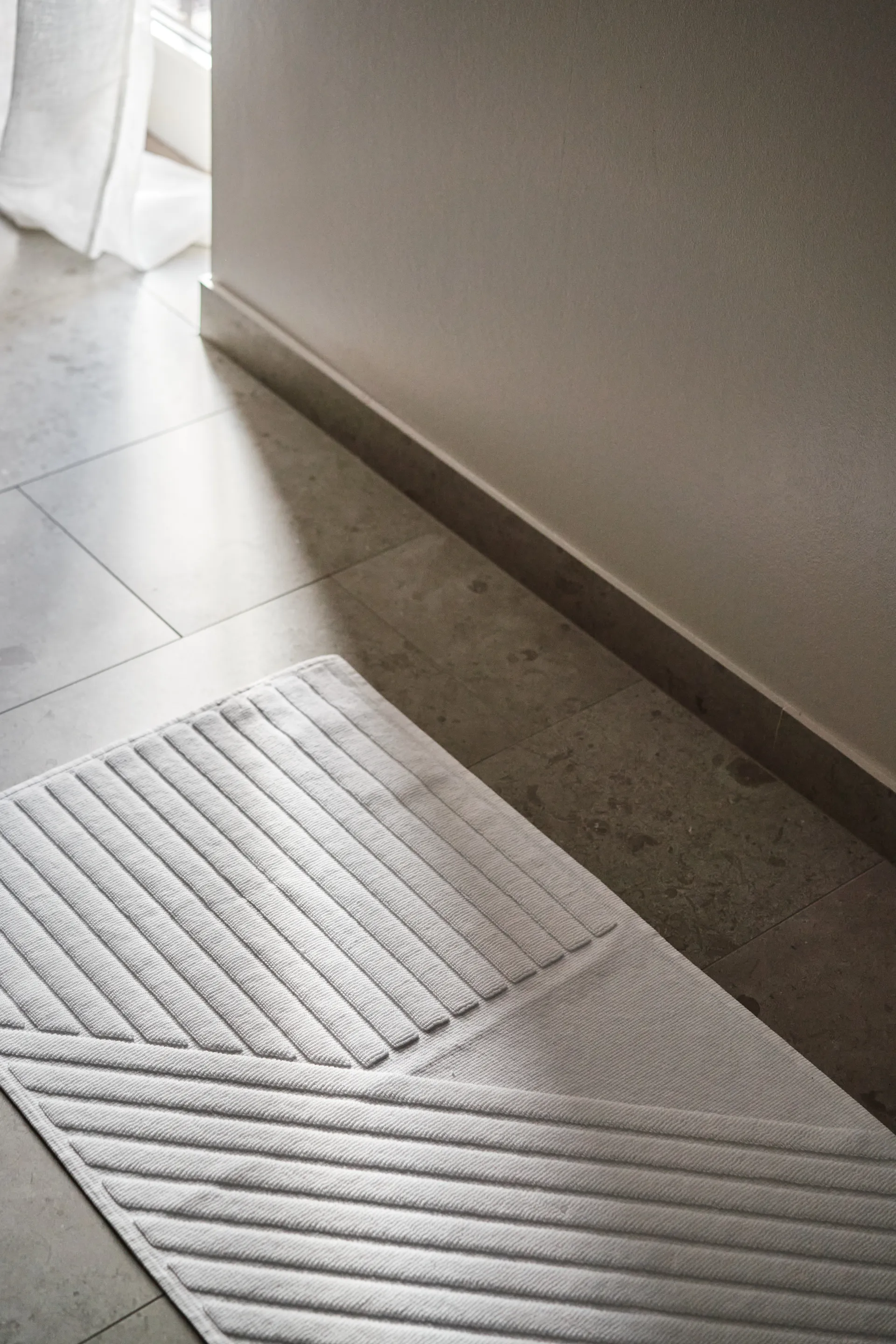 Stripes Badezimmerteppich 50 x 90cm, Weiß NJRD