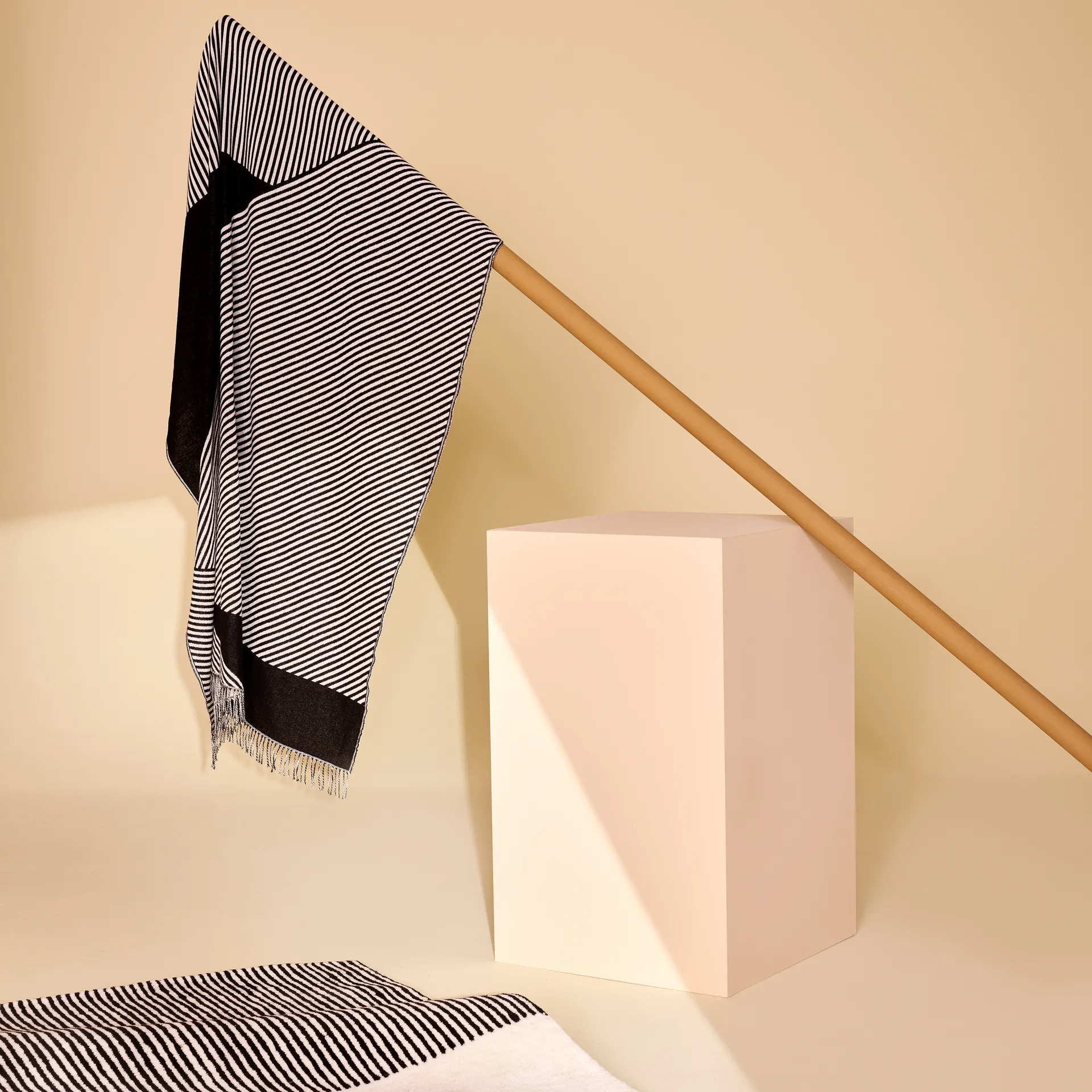 Stripes Baumwolldecke , Schwarz NJRD