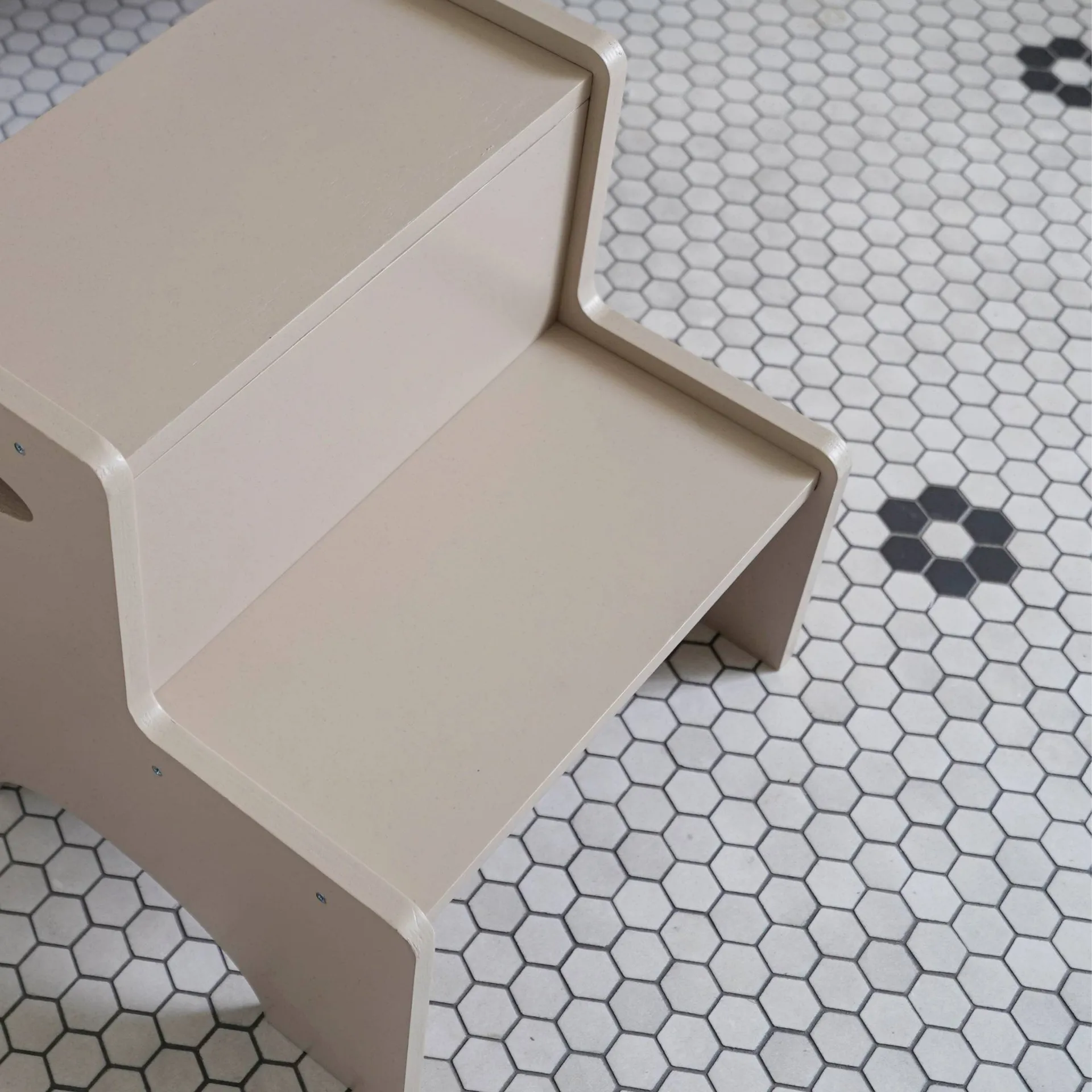 Step Up Kinderhocker, Beige Nofred