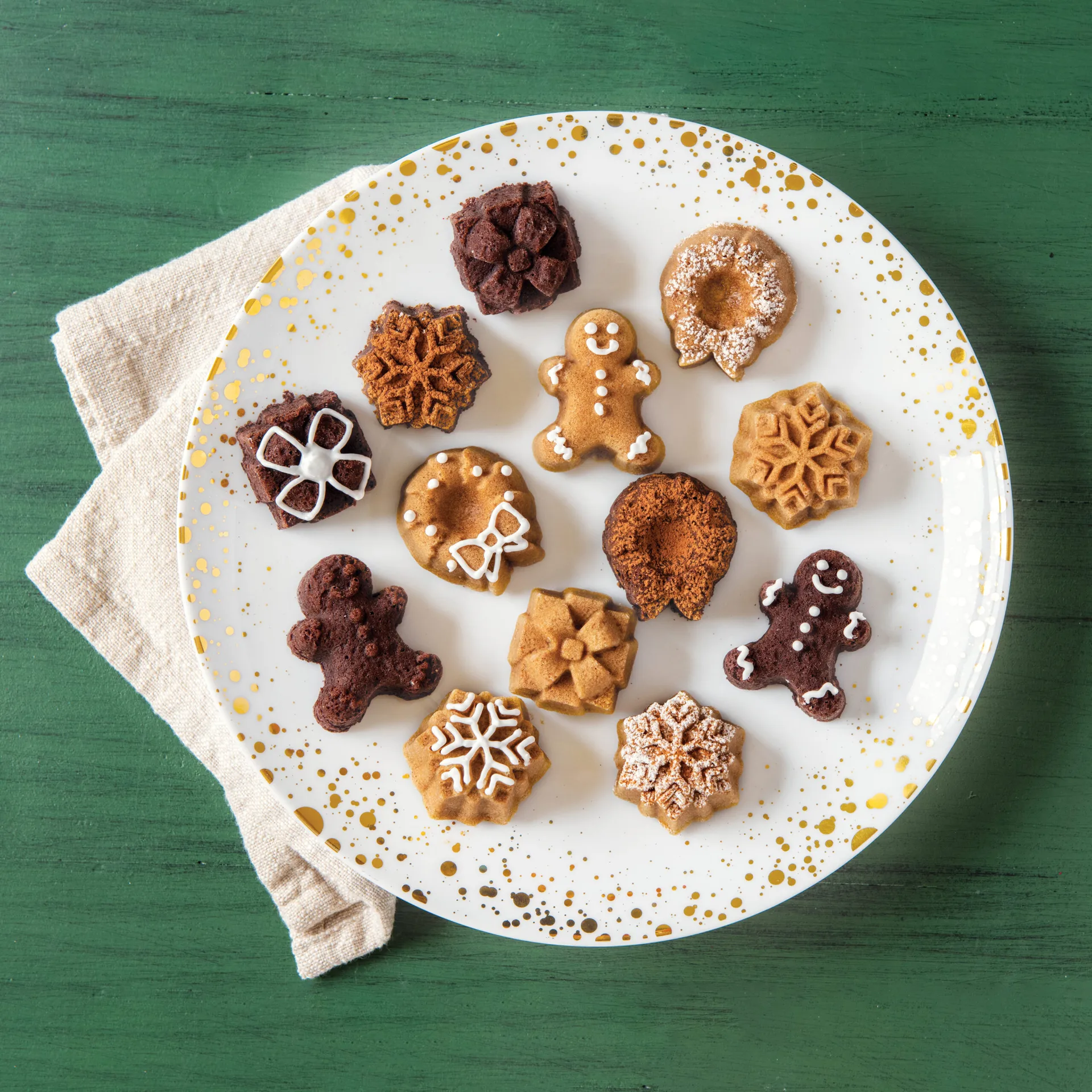 Nordic Ware Holiday Tea Cake Kuchenform, Silver Nordic Ware