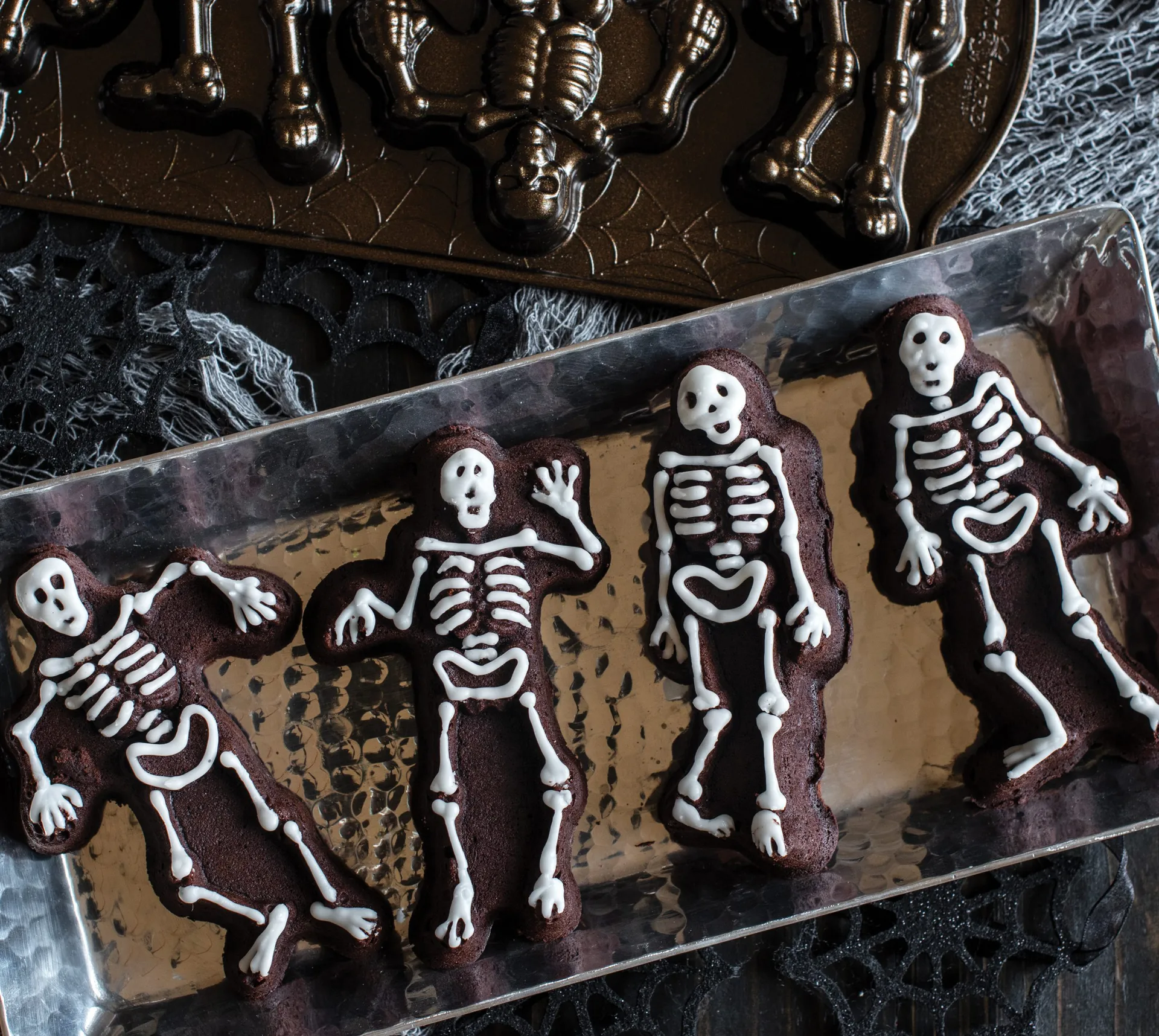 Nordic Ware Spooky Skeleton Backform, Bronze Nordic Ware