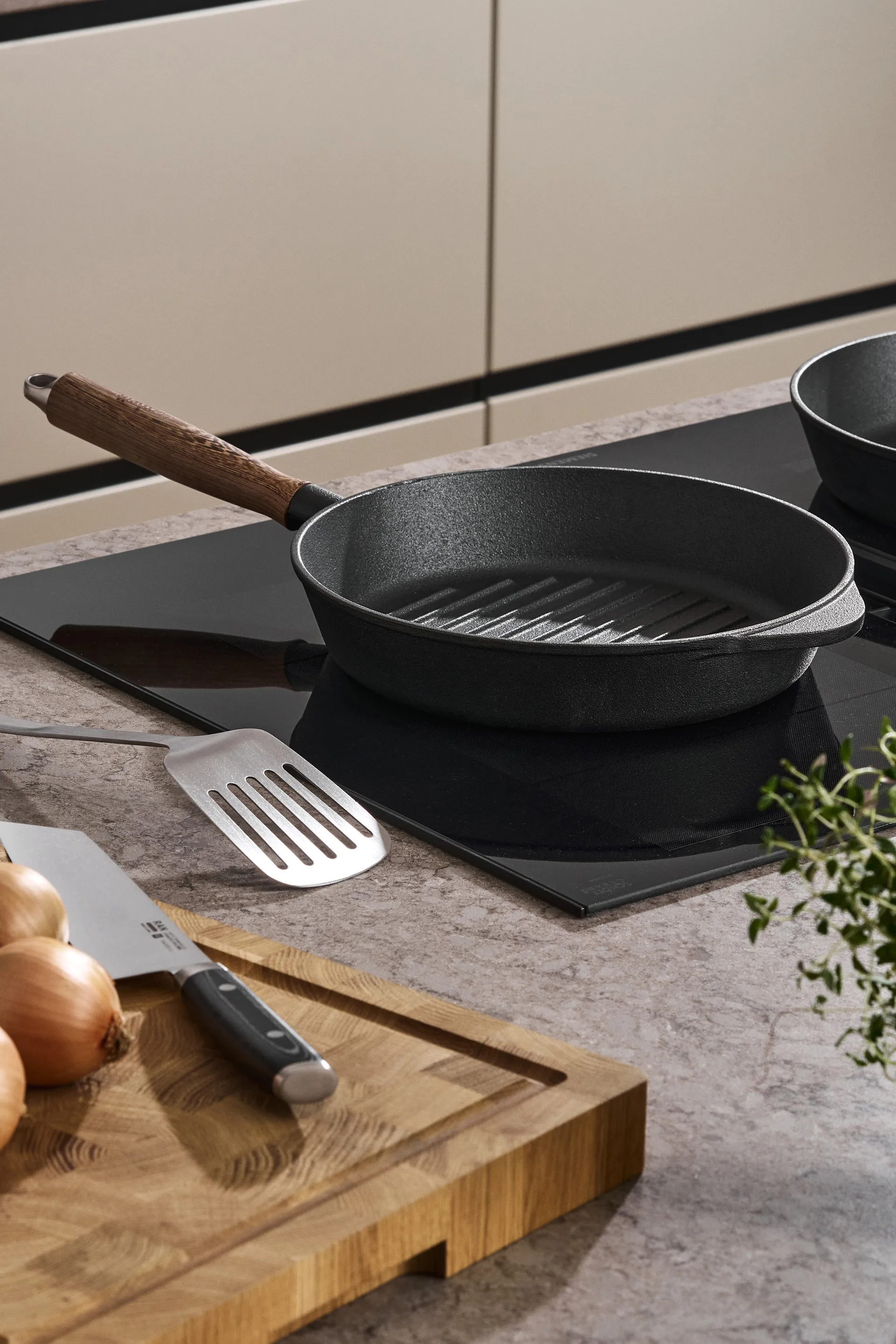 Nordwik gusseiserne Grillpfanne mit Holzgriff, 28 cm Nordwik