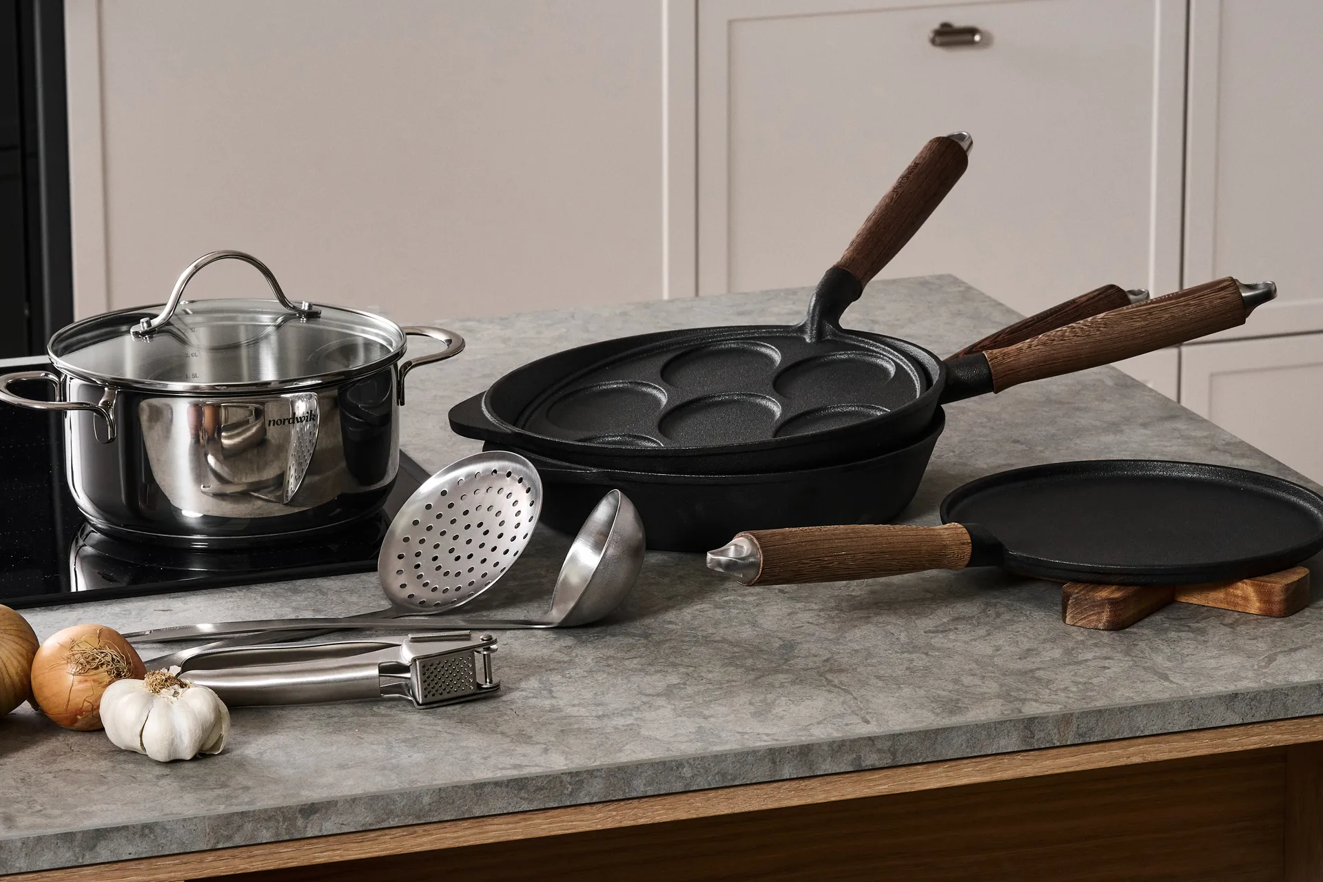 Nordwik Pfannküchleinpfanne Gusseisen mit Holzgriff, 25,5 cm Nordwik