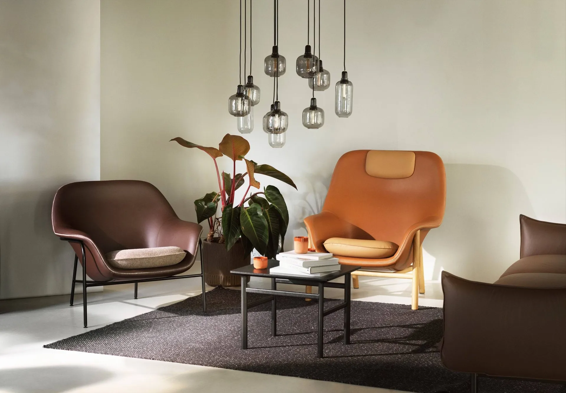 Amp Pendelleuchte klein, Grau-schwarz Normann Copenhagen