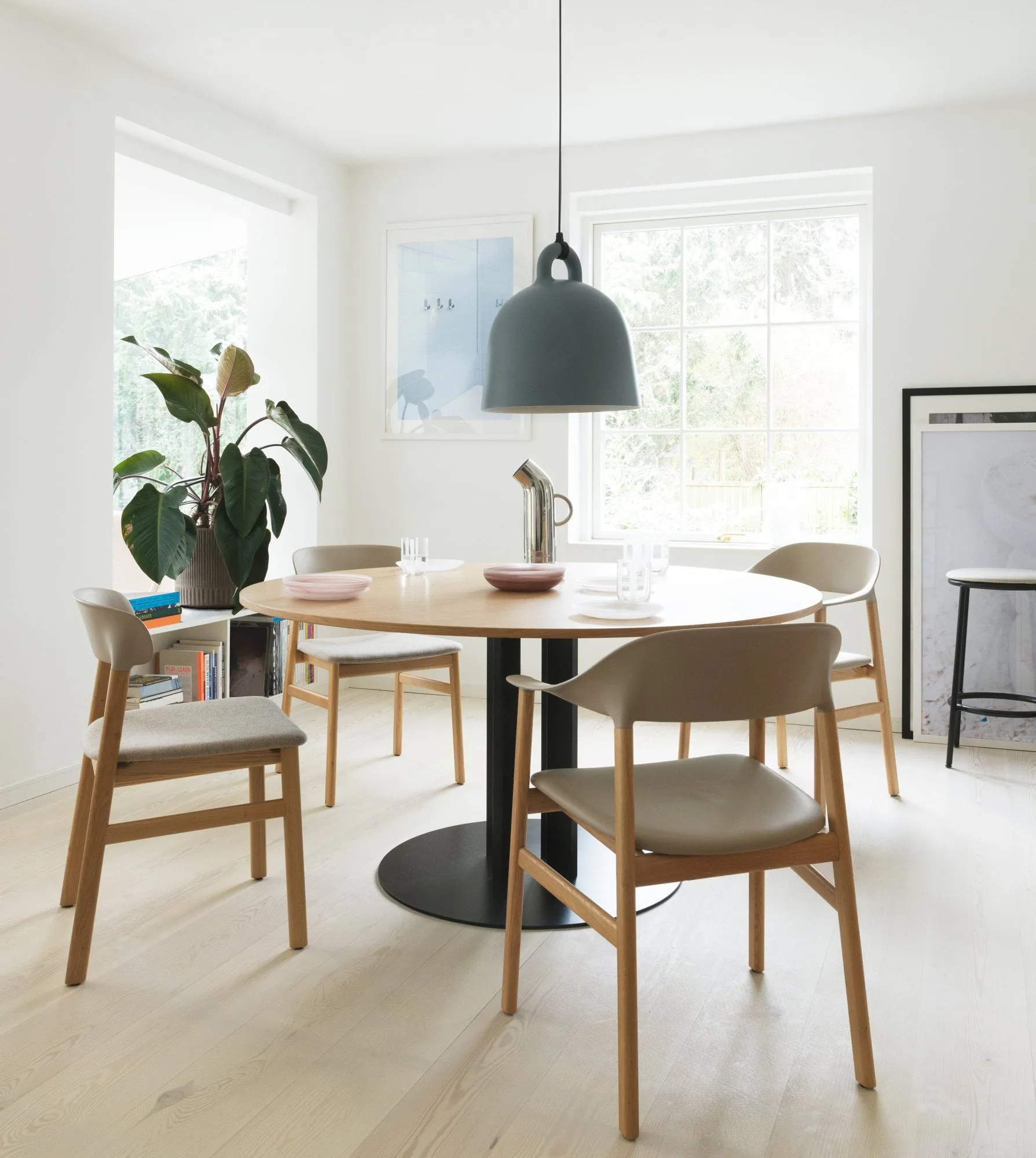 Bell Pendelleuchte grau, Medium Normann Copenhagen