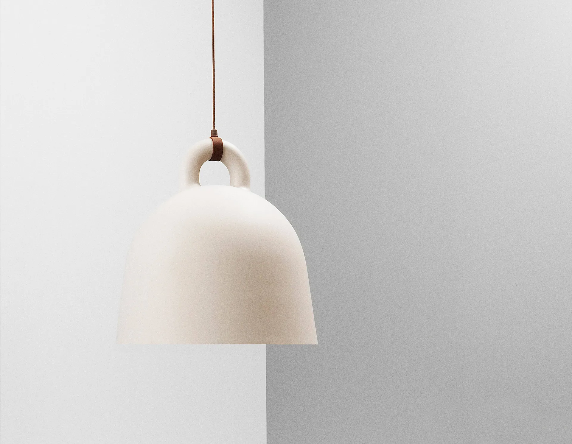 Bell Pendelleuchte sand, Medium Normann Copenhagen