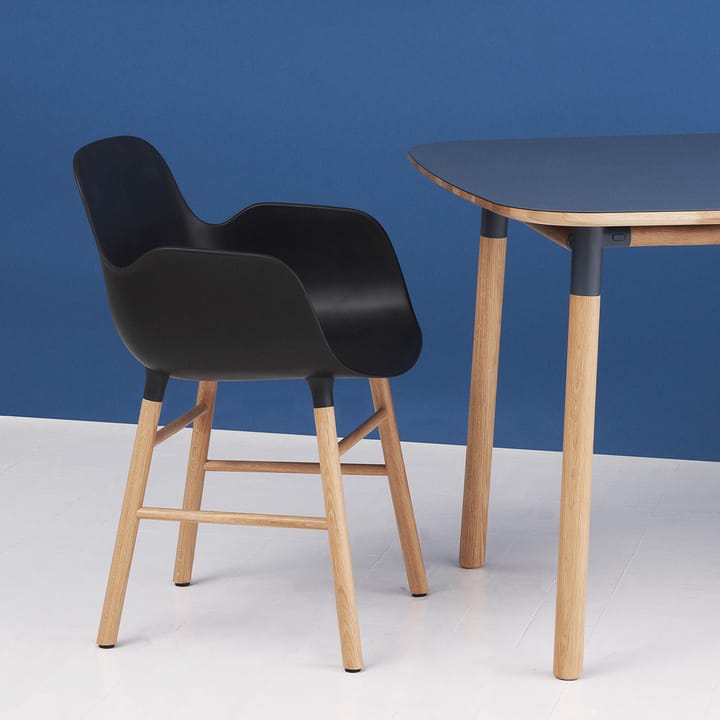 Form Armlehnstuhl, Grey, Walnussholzbeine Normann Copenhagen
