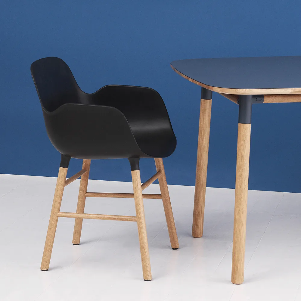 Form Armlehnstuhl, Grey, Walnussholzbeine Normann Copenhagen