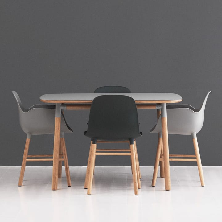 Form Armlehnstuhl, Grey, Walnussholzbeine Normann Copenhagen