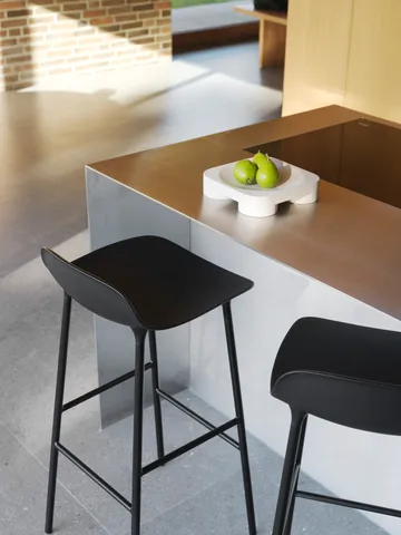 Form Chair Barhocker mit Metallbeinen, Schwarz, 2er Pack - Normann Copenhagen