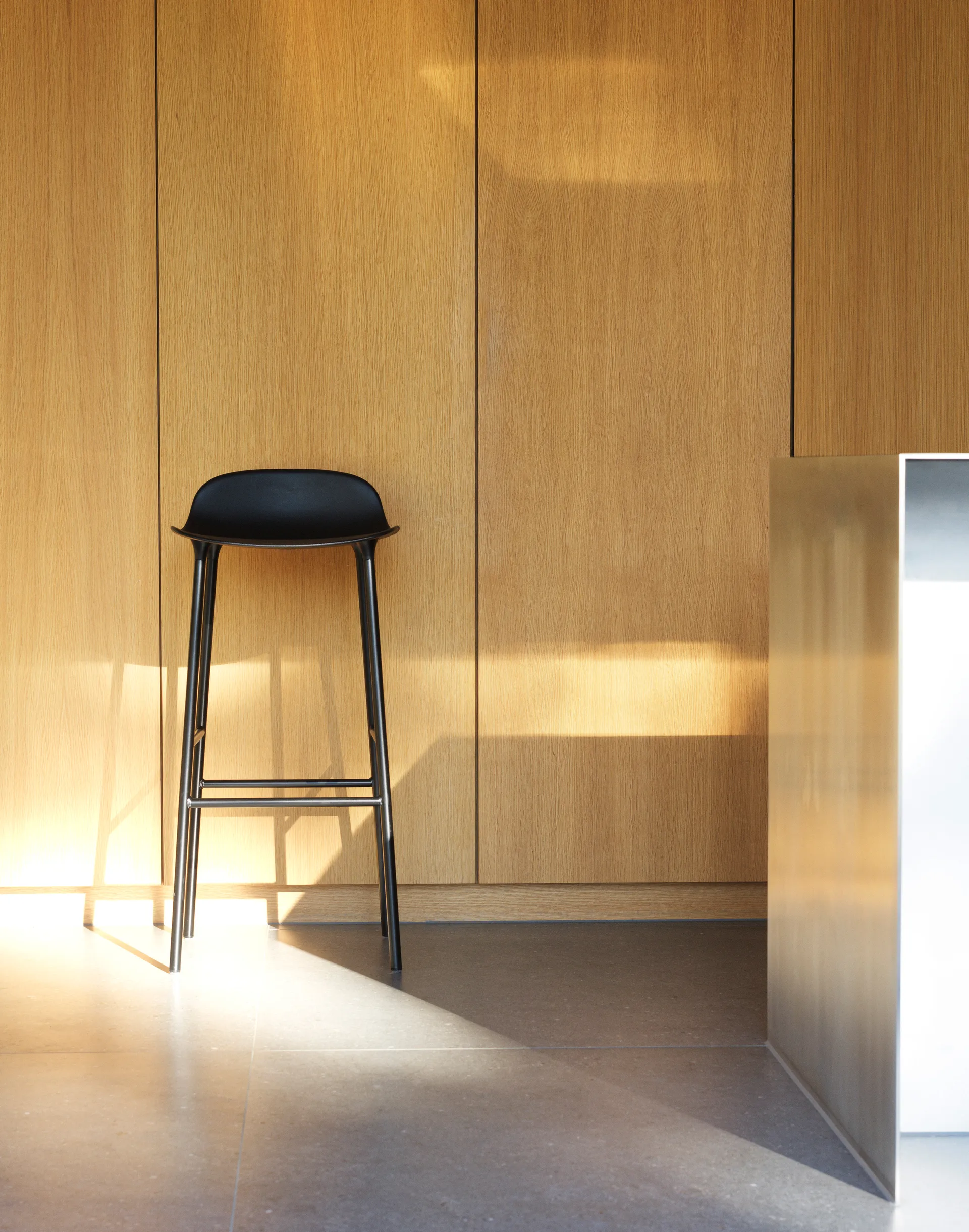 Form Chair Barhocker mit Metallbeinen, Schwarz, 2er Pack Normann Copenhagen