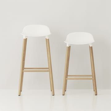 Form Chair Barstuhl Eichen-Beine - Weiß - Normann Copenhagen