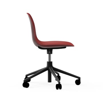 Form chair drehbar, 5W Bürostuhl - Rot, Schwarzes Aluminium, Rollen - Normann Copenhagen