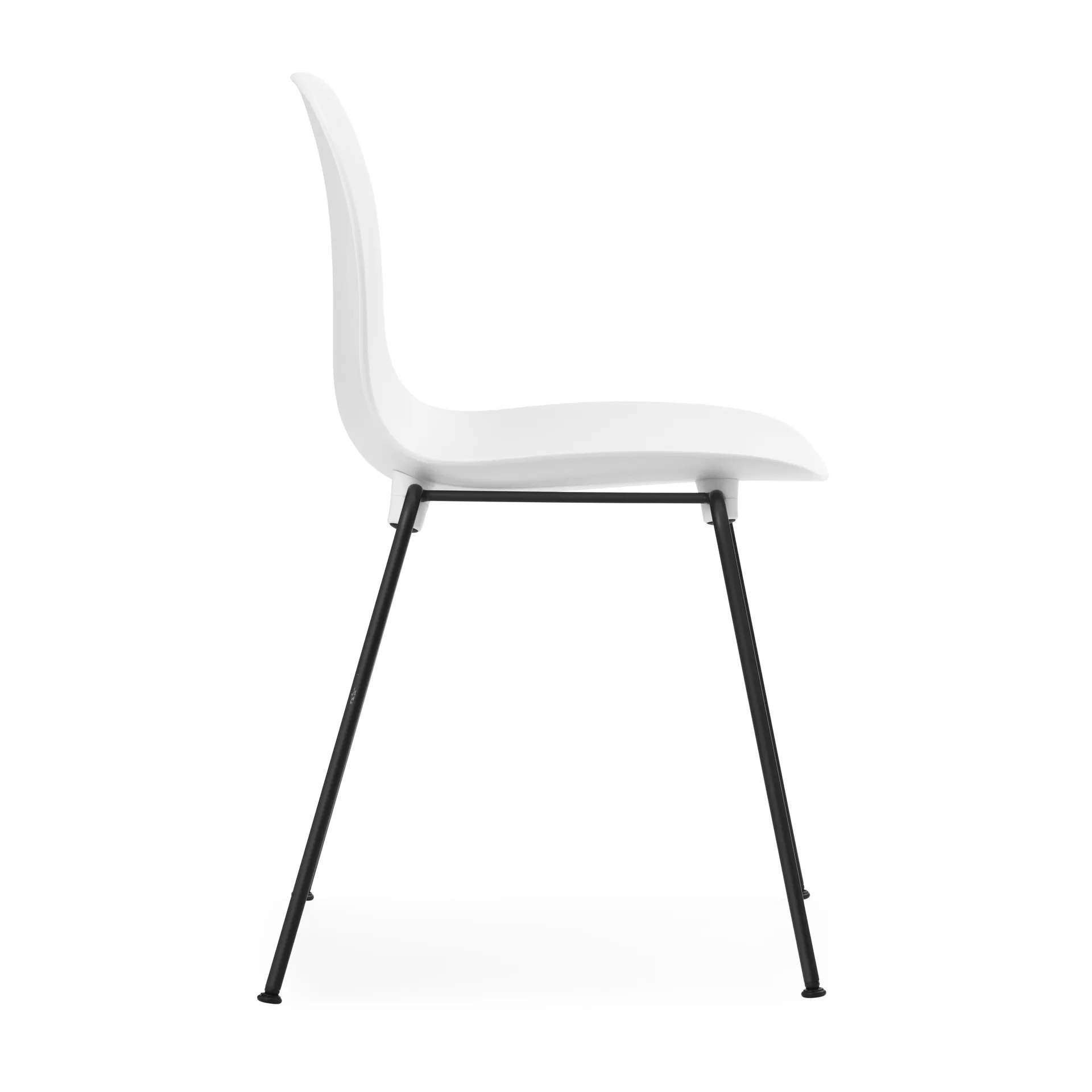Form Chair stapelbarer Stuhl mit schwarzen Beinen, 2er-Pack, Weiß Normann Copenhagen