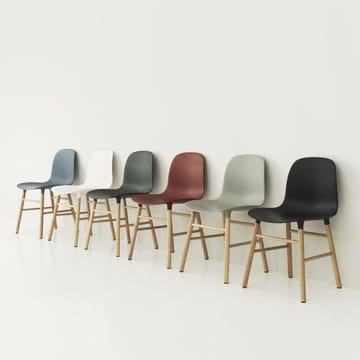 Form Chair Stuhl Eichenbeine 2er Pack - schwarz-Eiche - Normann Copenhagen