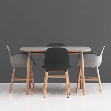 Form Esstisch 120 x 120cm - Green, Eichenholzbeine - Normann Copenhagen