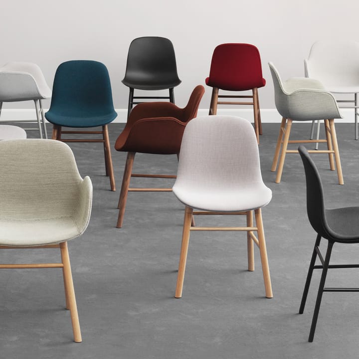 Form Stuhl, Red, Schwarze Beine Normann Copenhagen