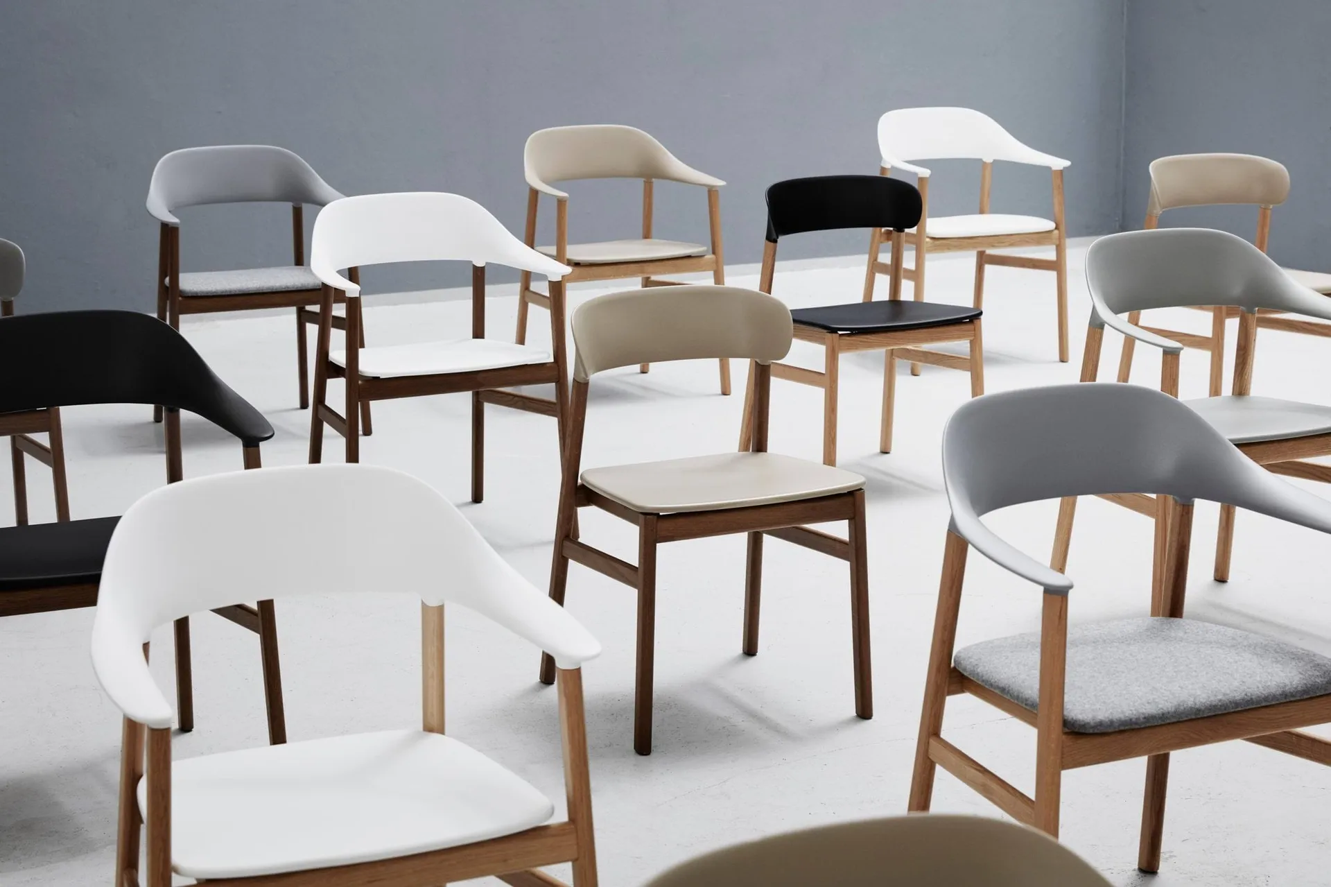 Herit Stuhl Eiche, Dusty green (grün) Normann Copenhagen